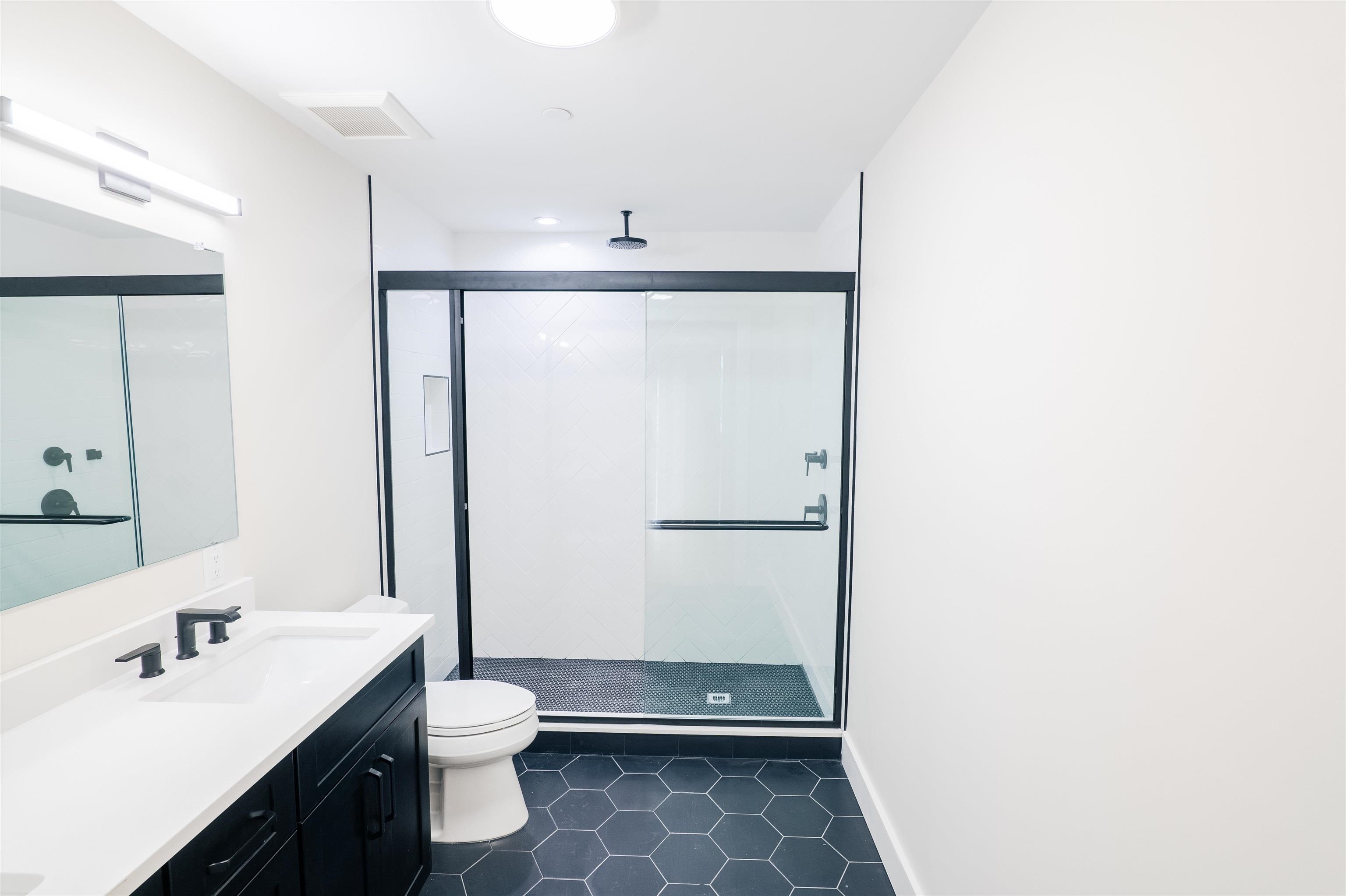 520 PALISADE AVE Unit: 301