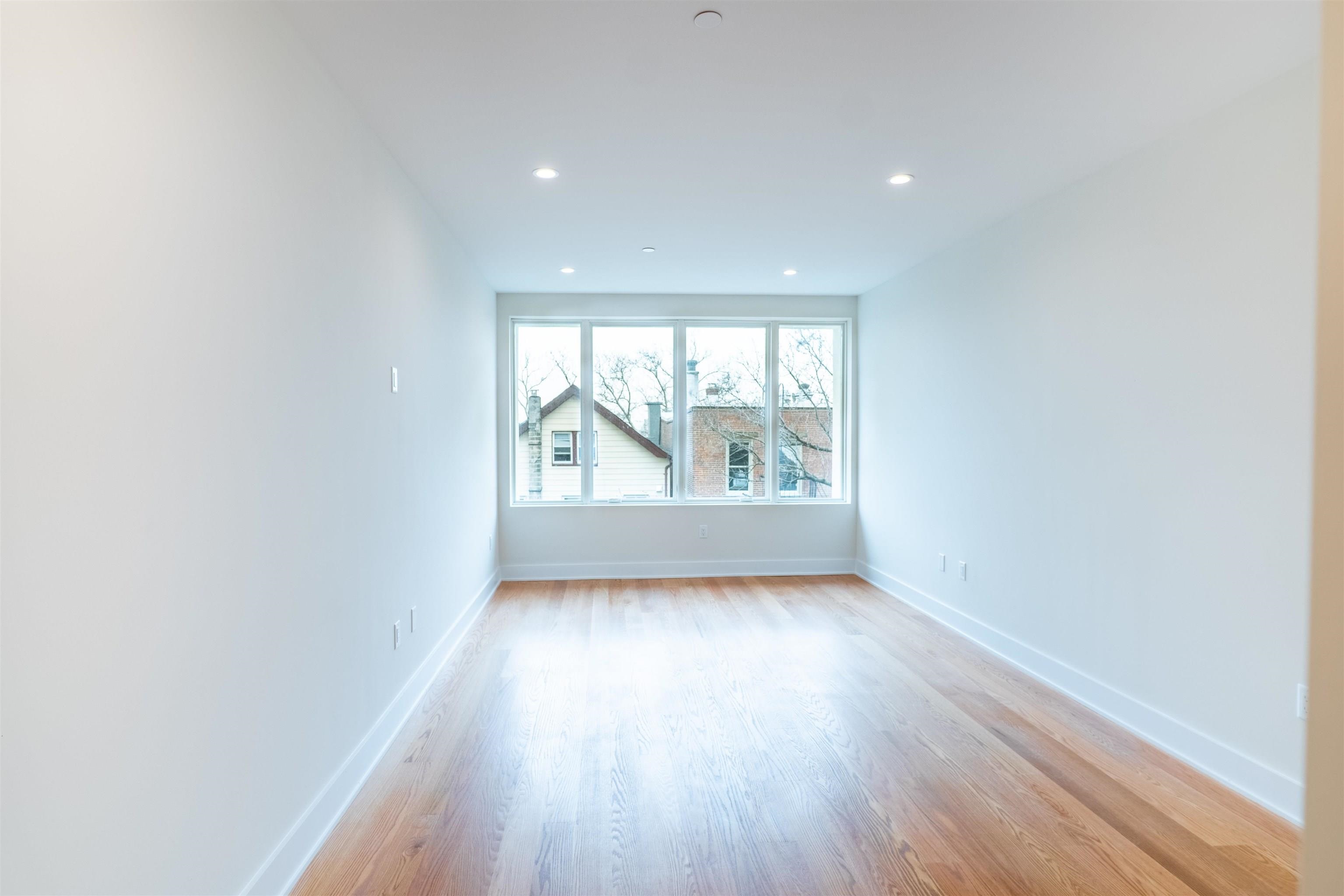 520 PALISADE AVE Unit: 301