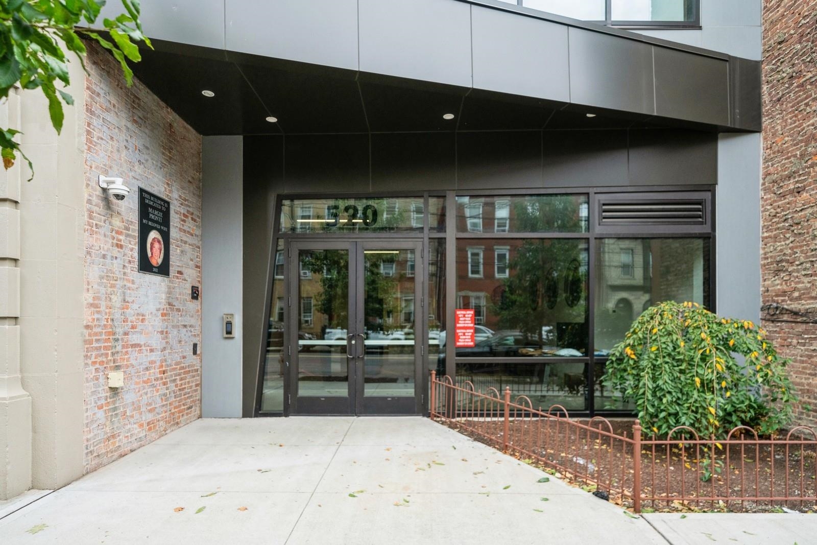 520 PALISADE AVE Unit: 301