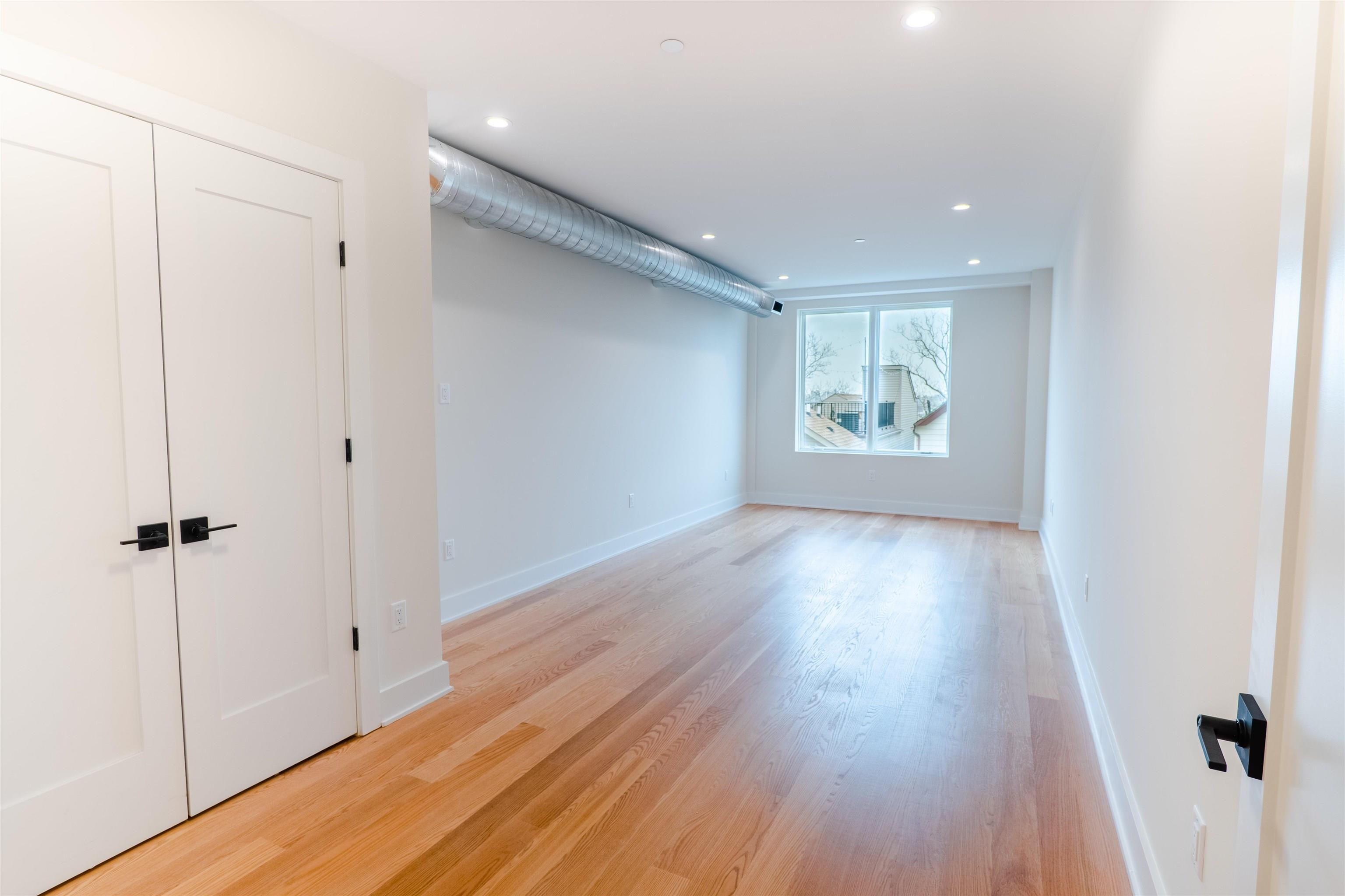 520 PALISADE AVE Unit: 301