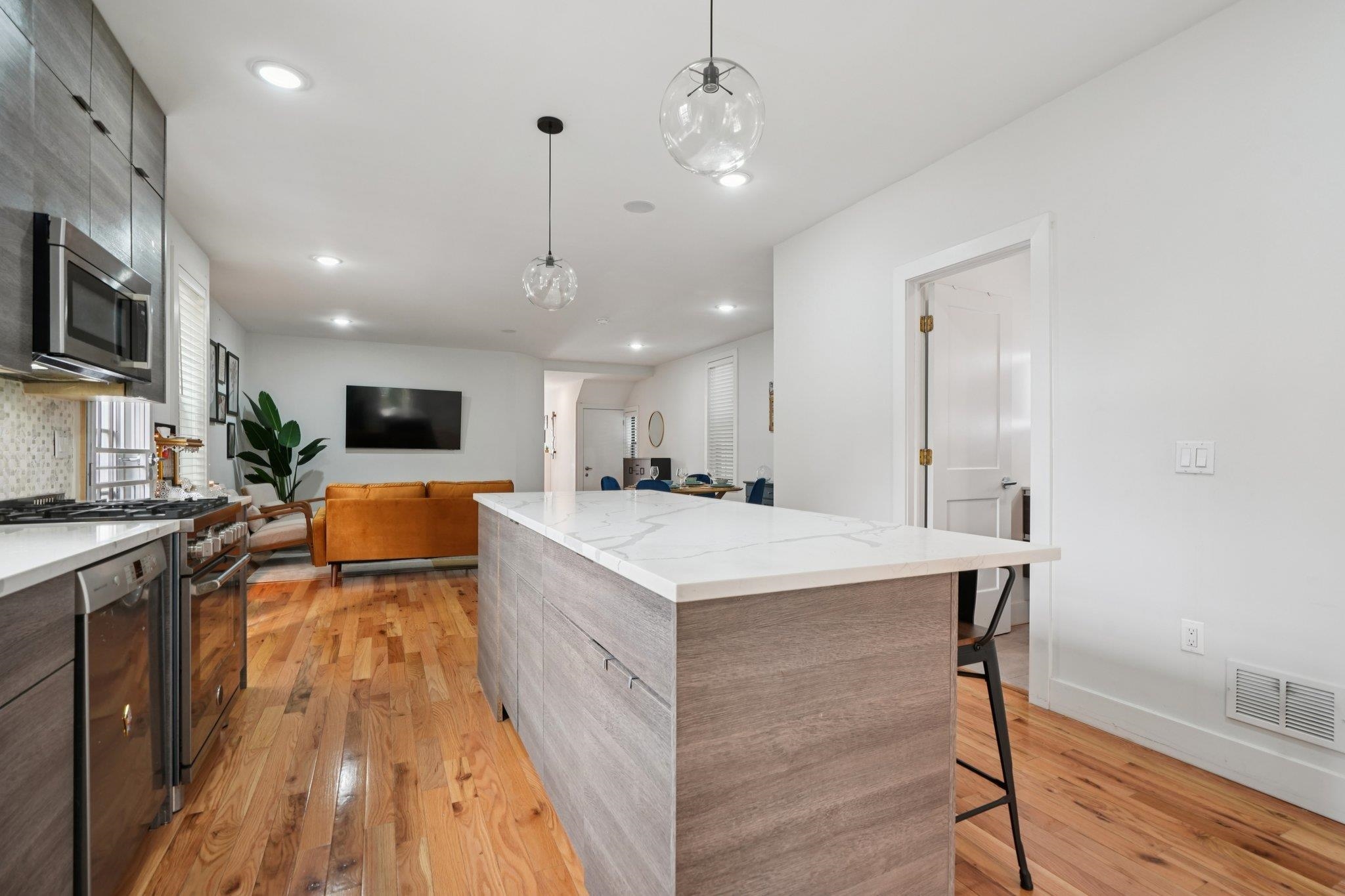 72 COLUMBIA AVE Unit: 1H