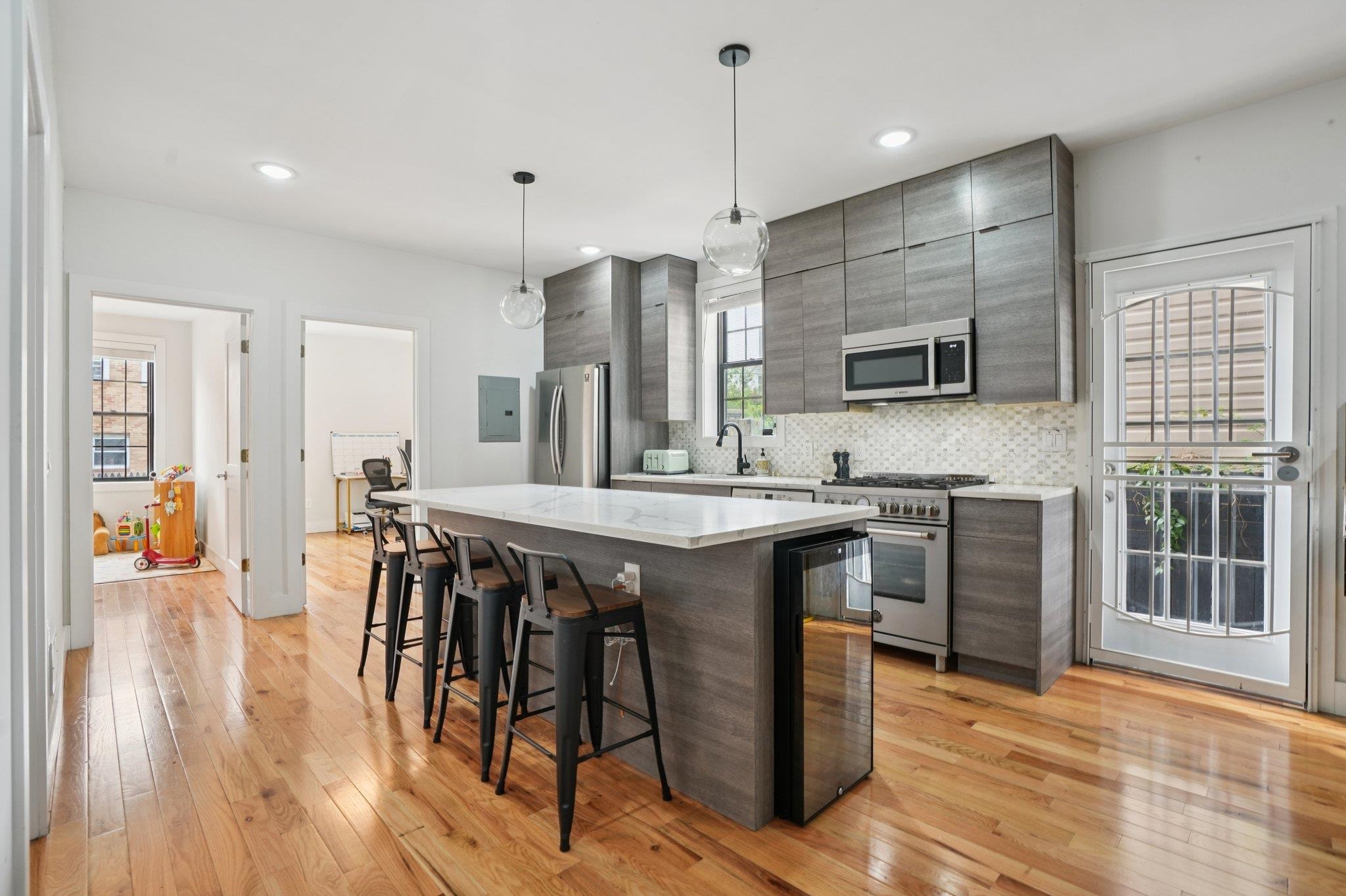 72 COLUMBIA AVE Unit: 1H