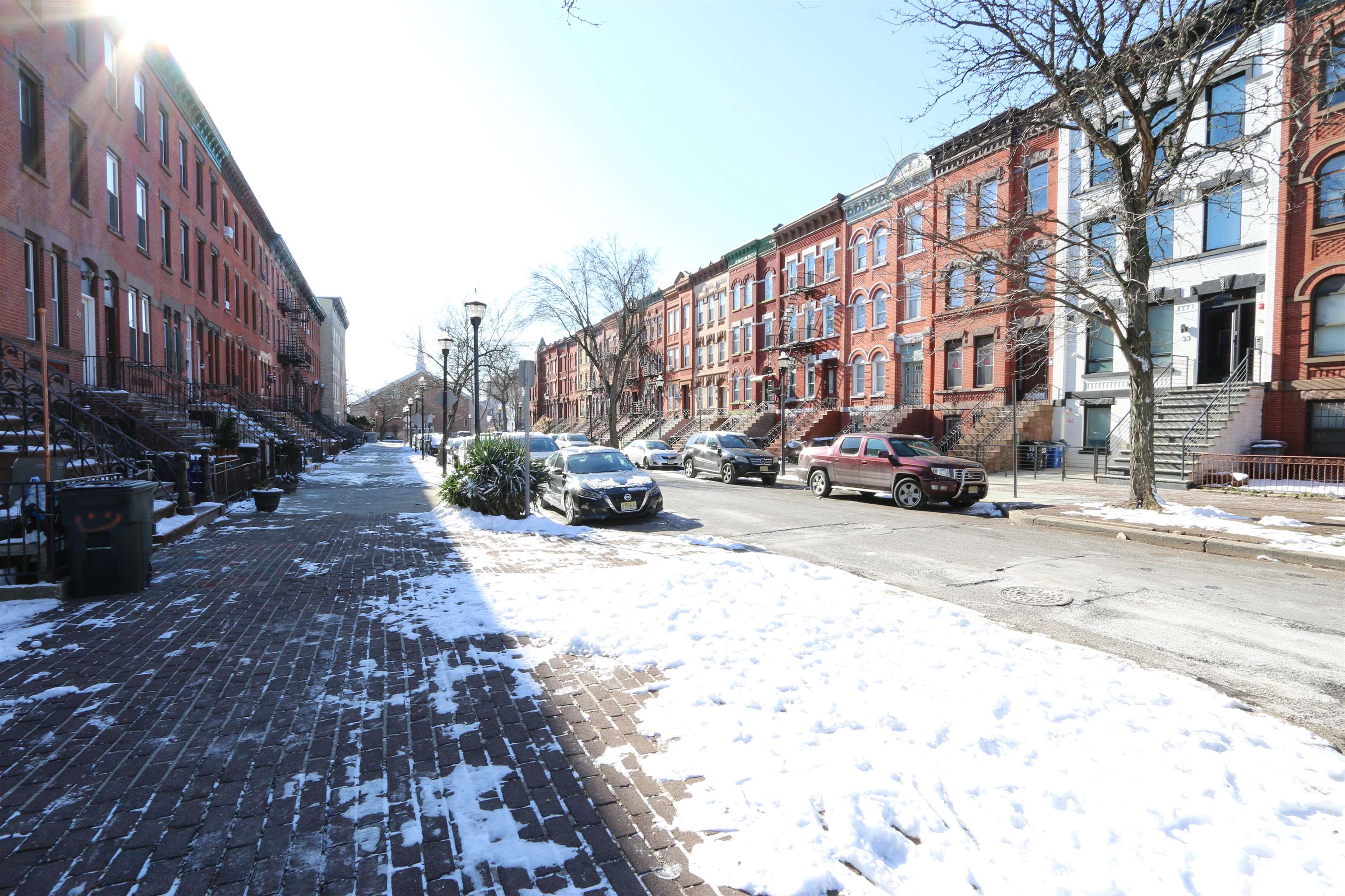 27 CLINTON AVE Unit: 1