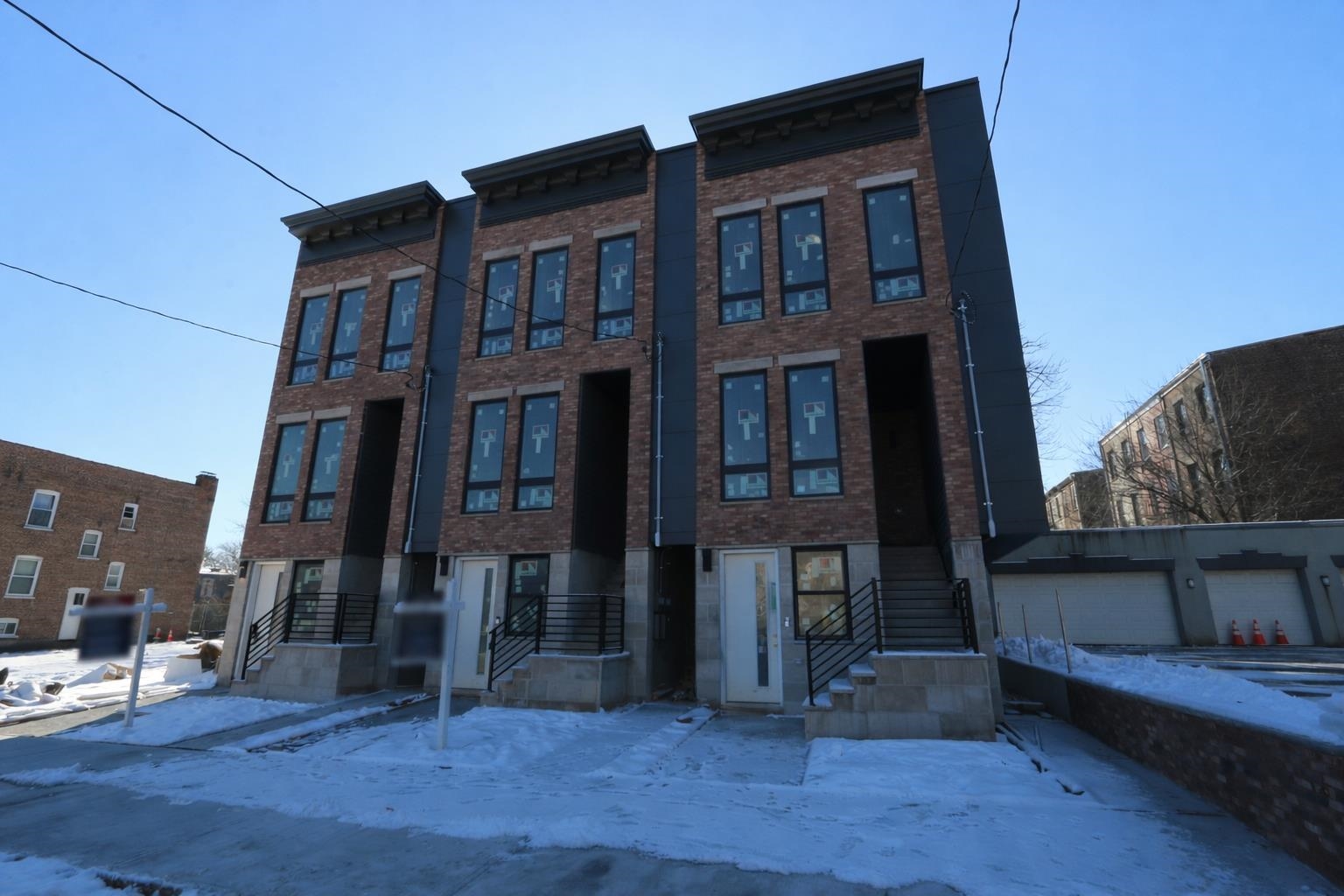 27 CLINTON AVE Unit: 1