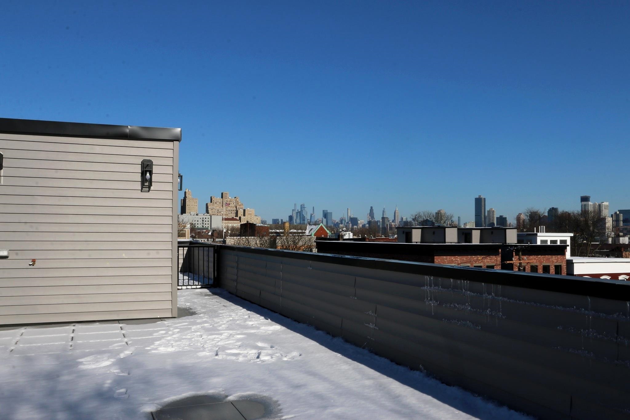 27 CLINTON AVE Unit: 1