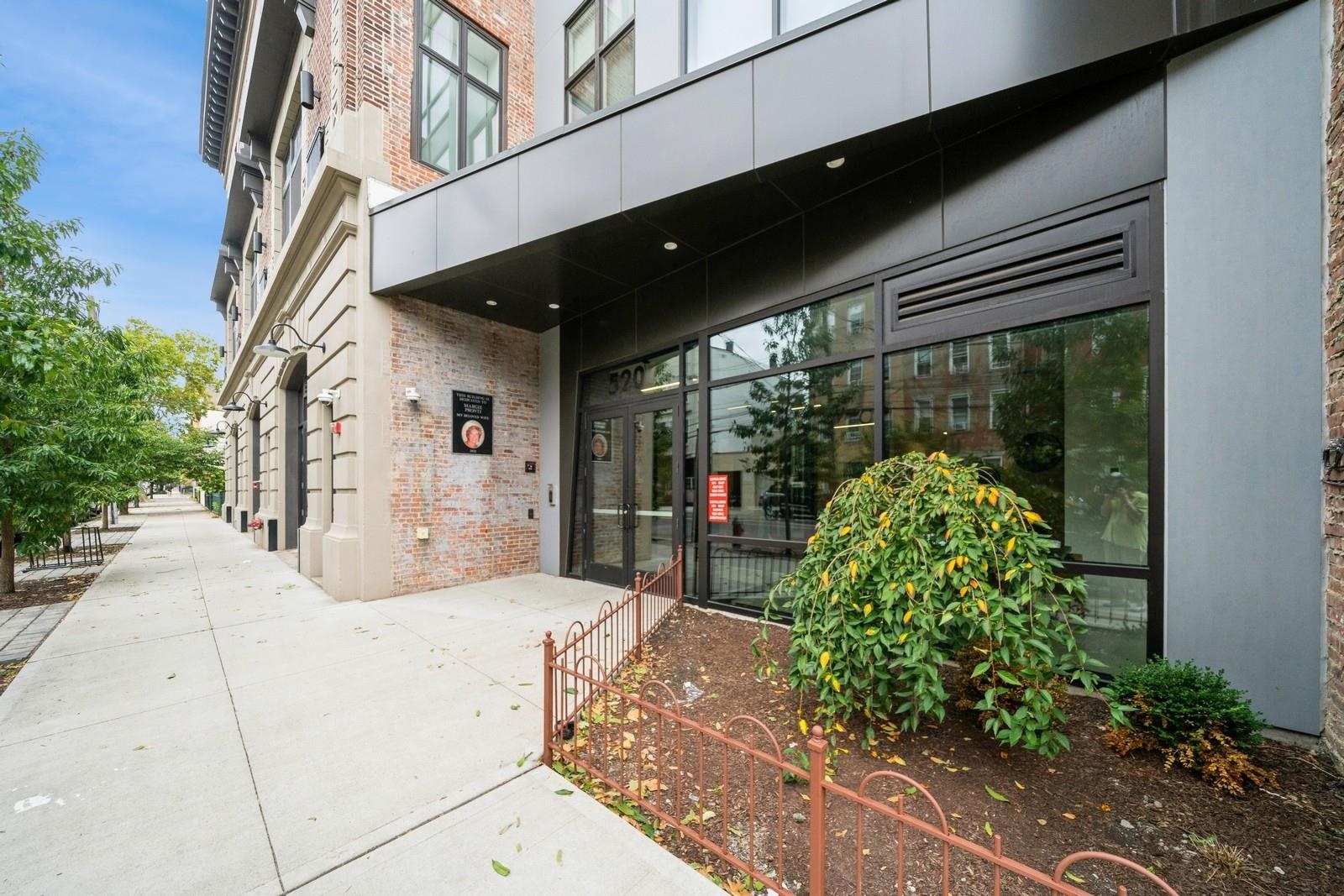520 PALISADE AVE Unit: 301
