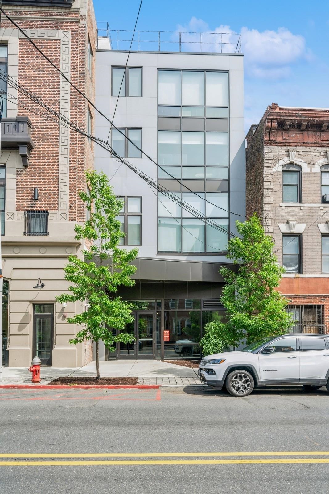 520 PALISADE AVE Unit: 301