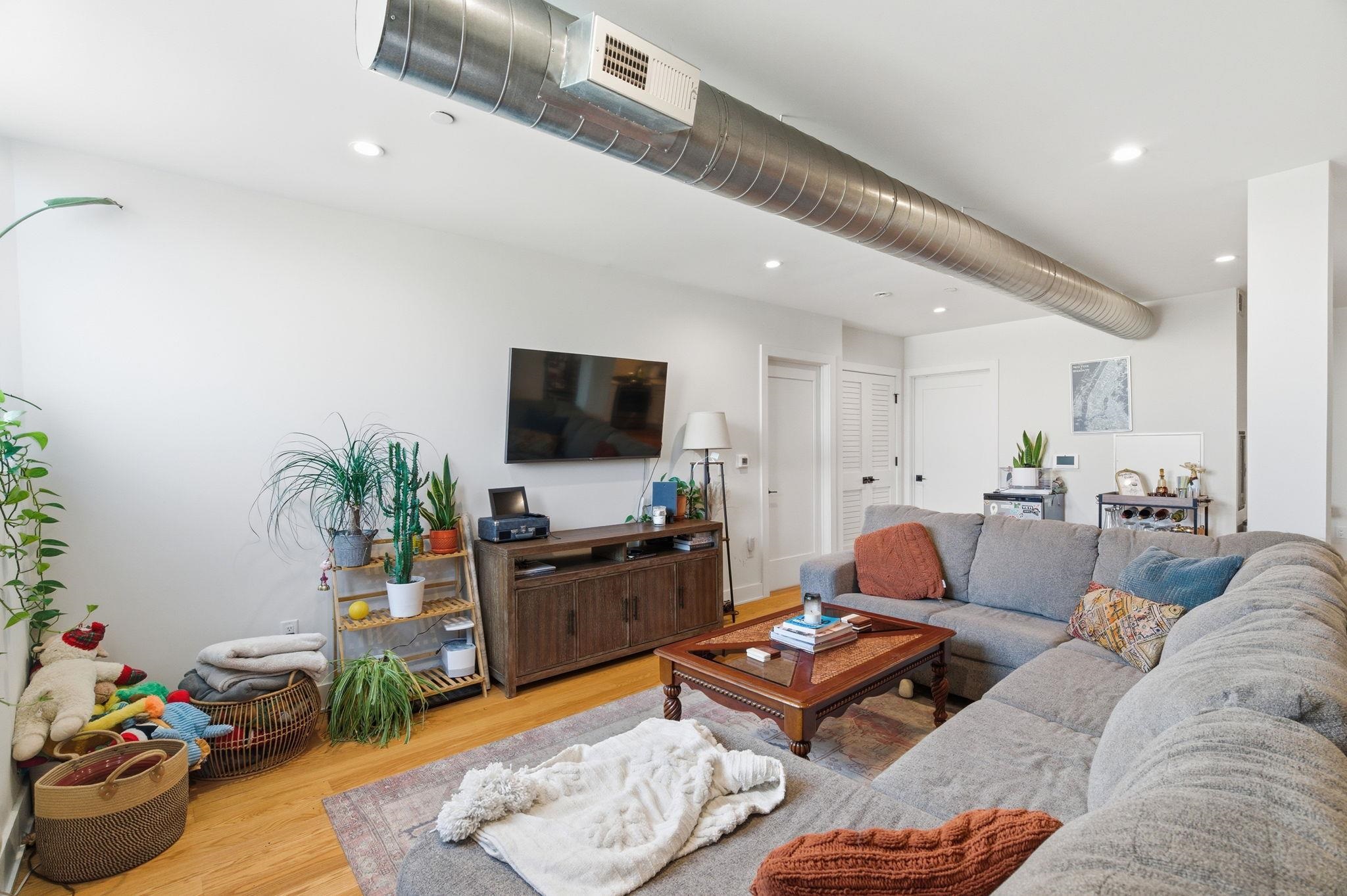 520 PALISADE AVE Unit: 301