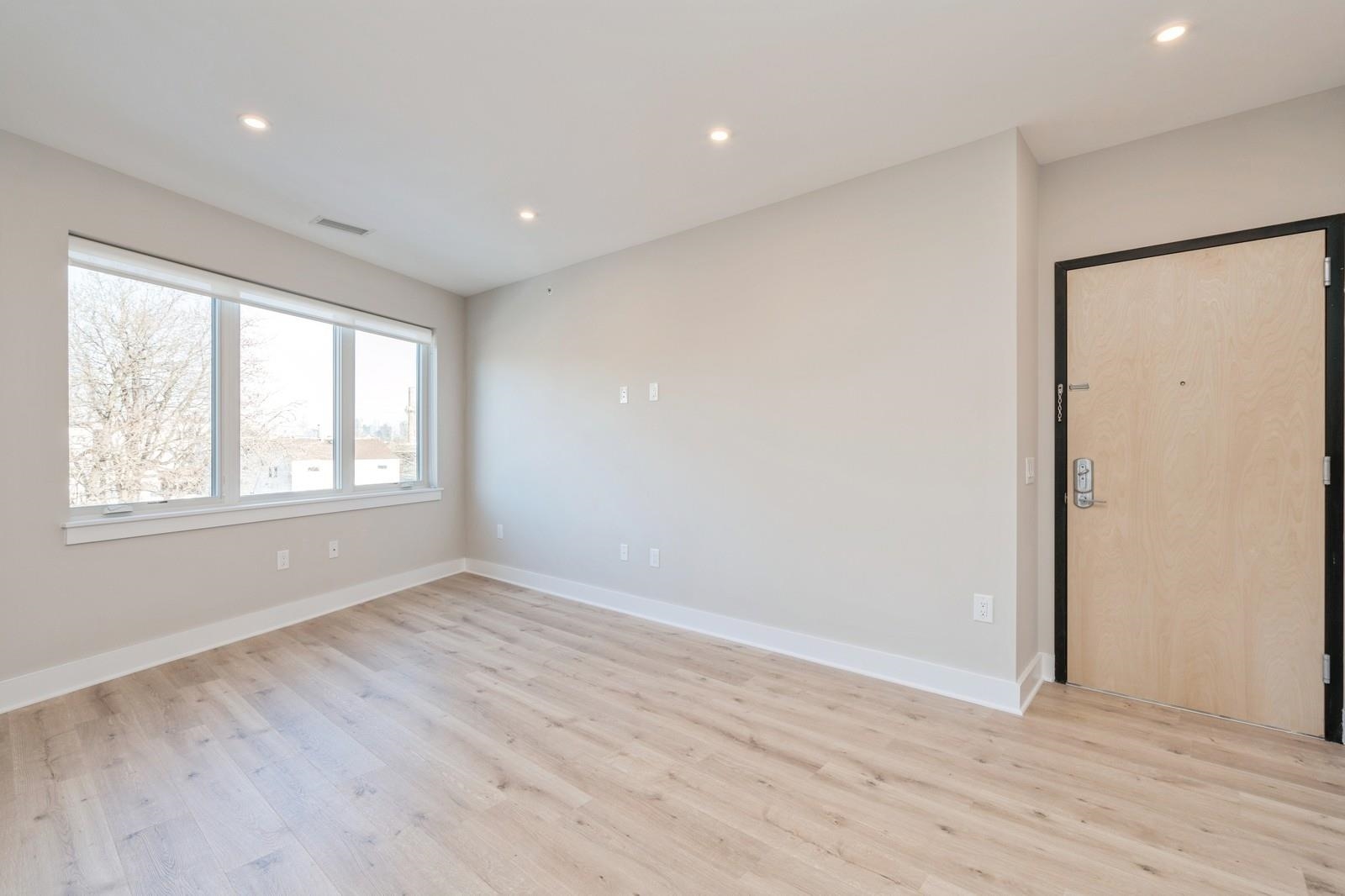 201-205 RANDOLPH AVE Unit: 105