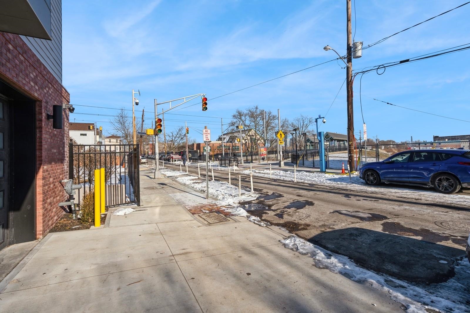 201-205 RANDOLPH AVE Unit: 105