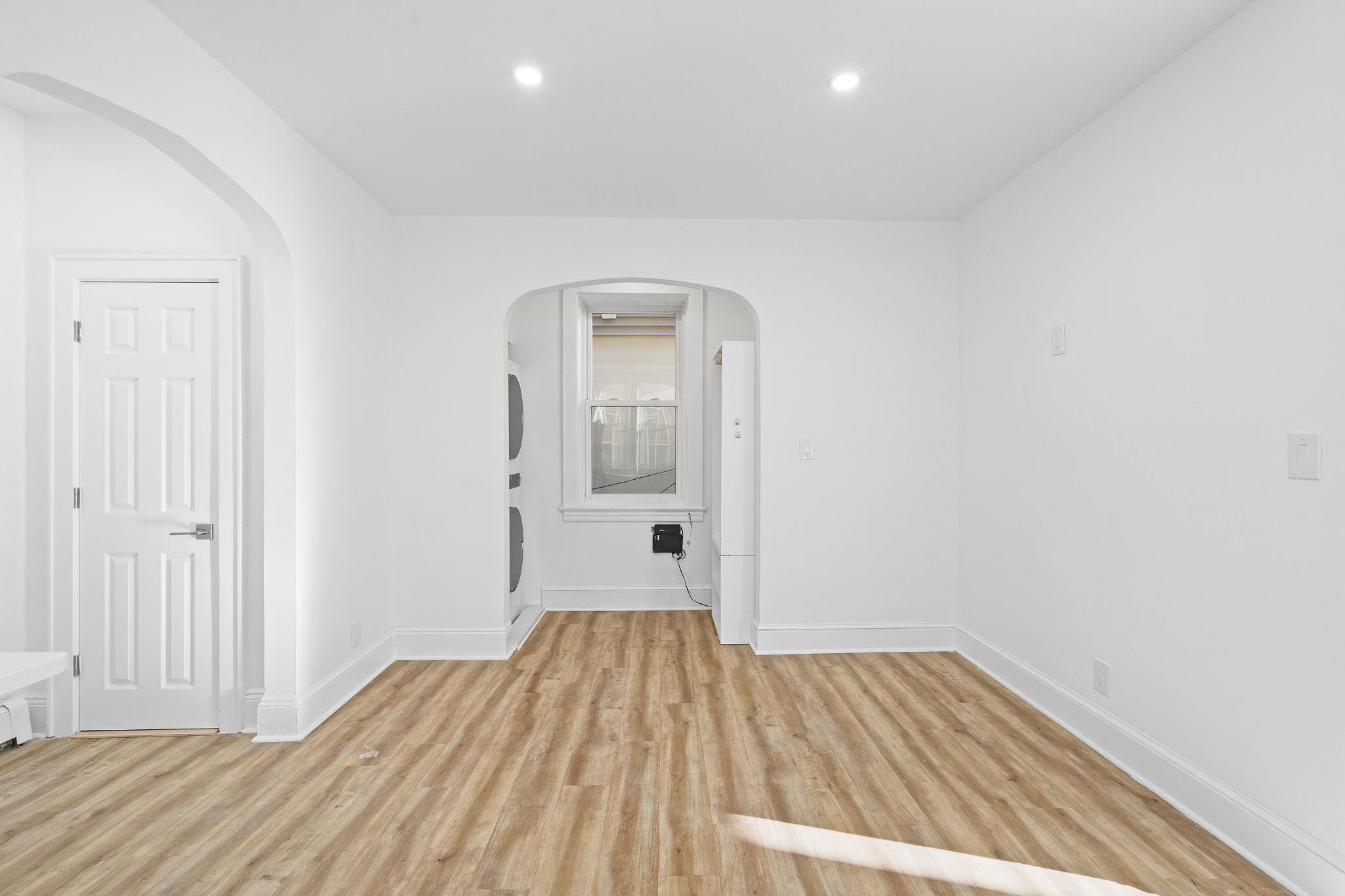 5 LIENAU PL Unit: 1F