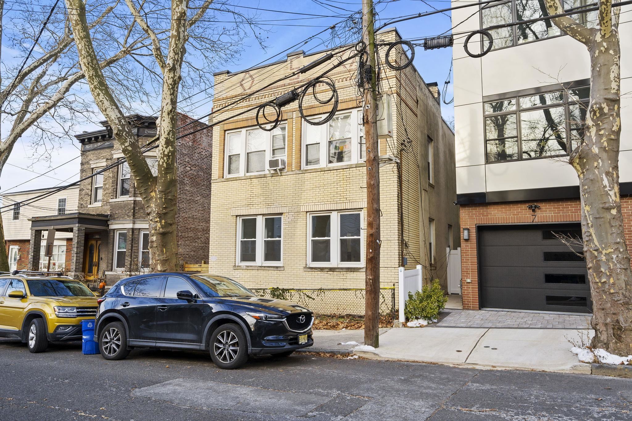 5 LIENAU PL Unit: 1F