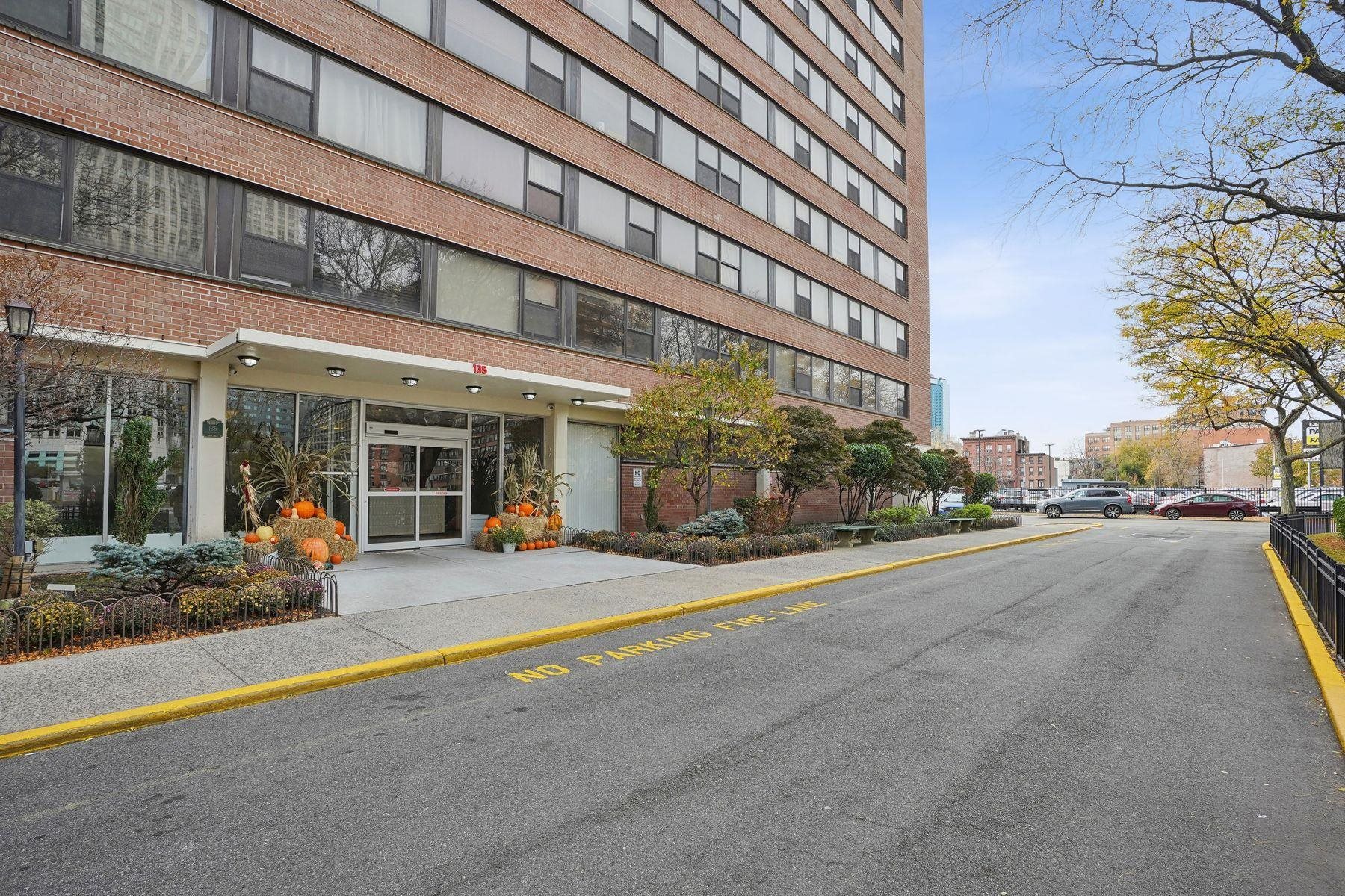 135 MONTGOMERY ST Unit: 12-10