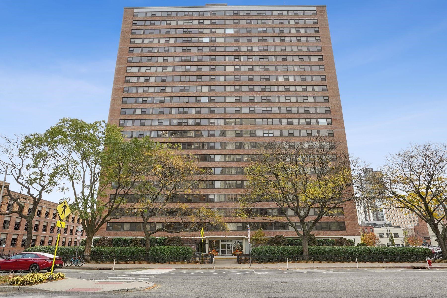 135 MONTGOMERY ST Unit: 12-10