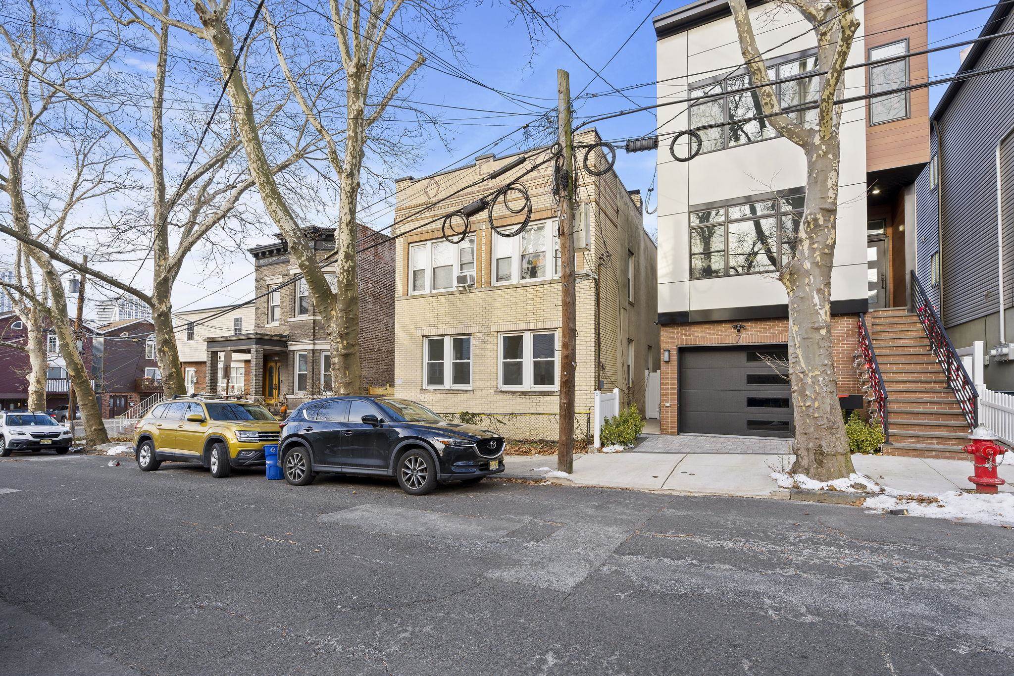 5 LIENAU PL Unit: 1F