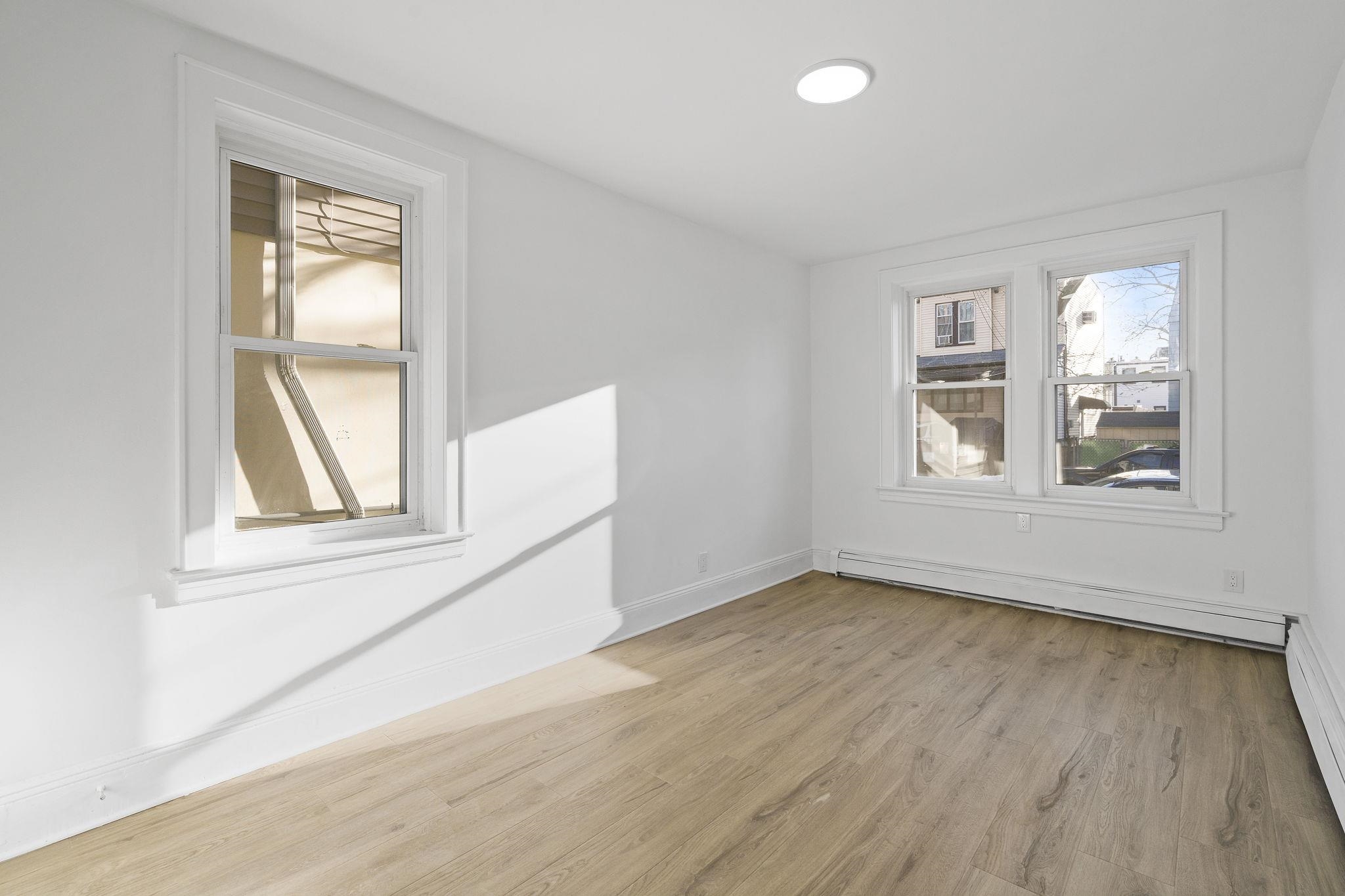 5 LIENAU PL Unit: 1F