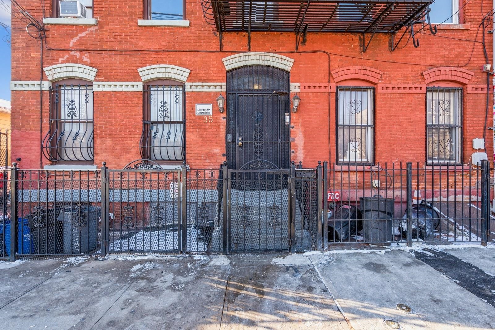 35 HARMON ST Unit: 4
