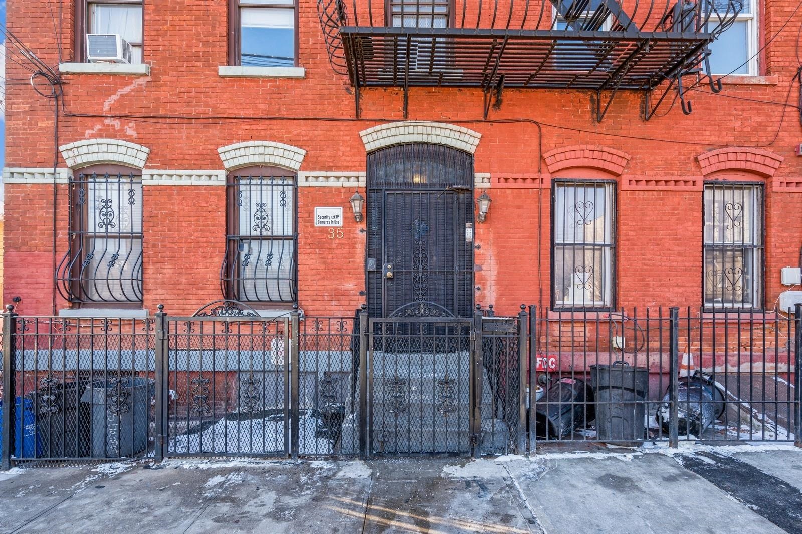 35 HARMON ST Unit: 4