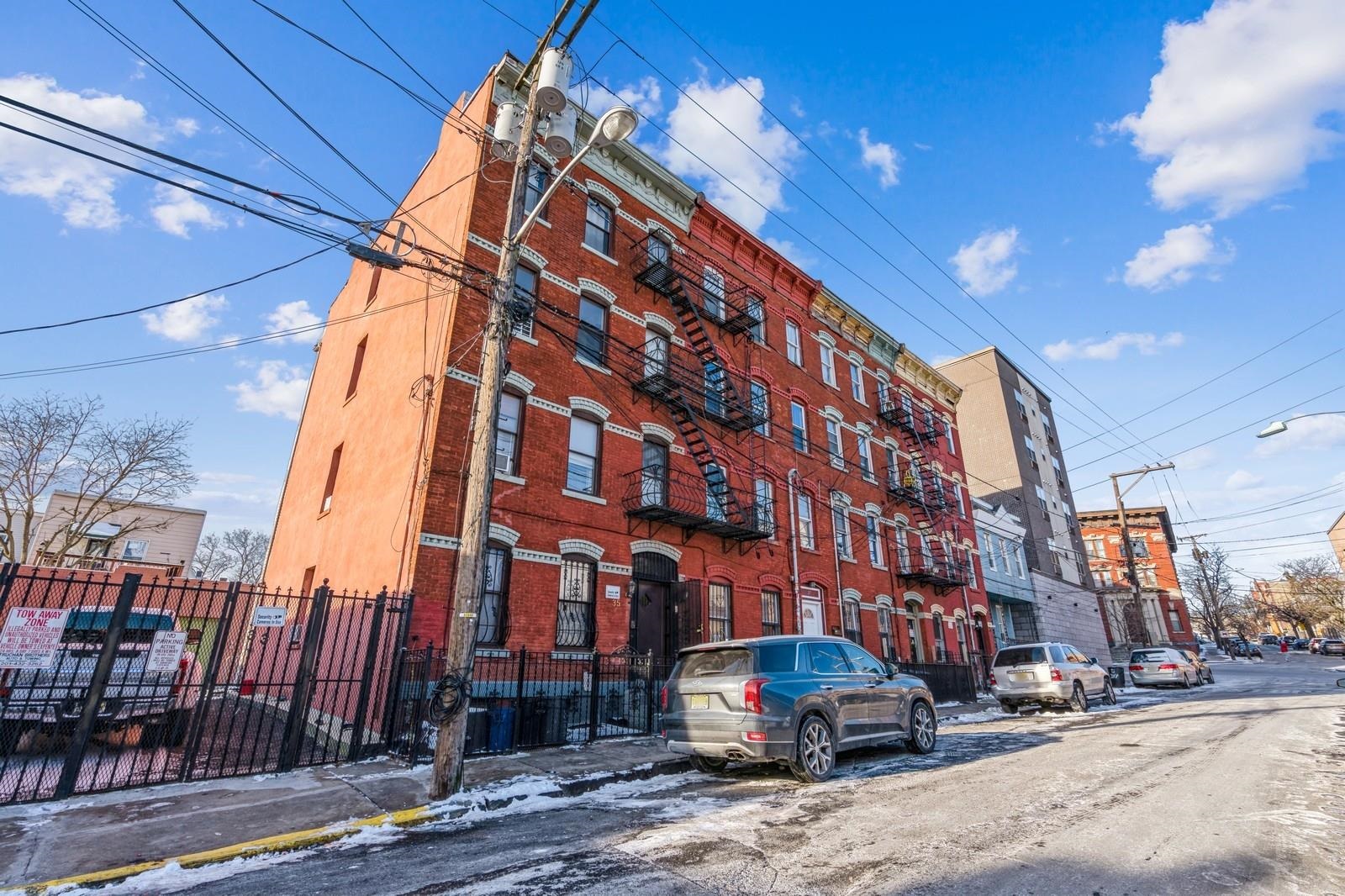 35 HARMON ST Unit: 4