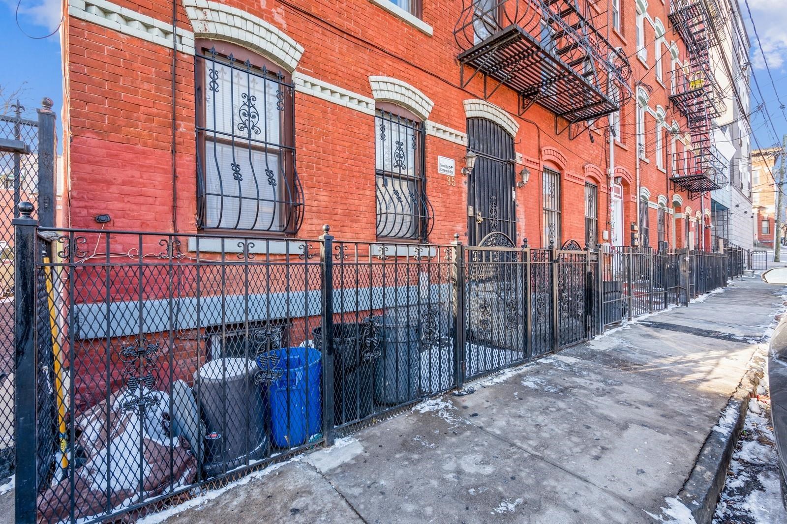 35 HARMON ST Unit: 4