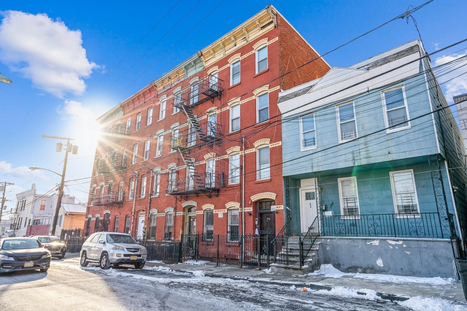 35 HARMON ST Unit: 4