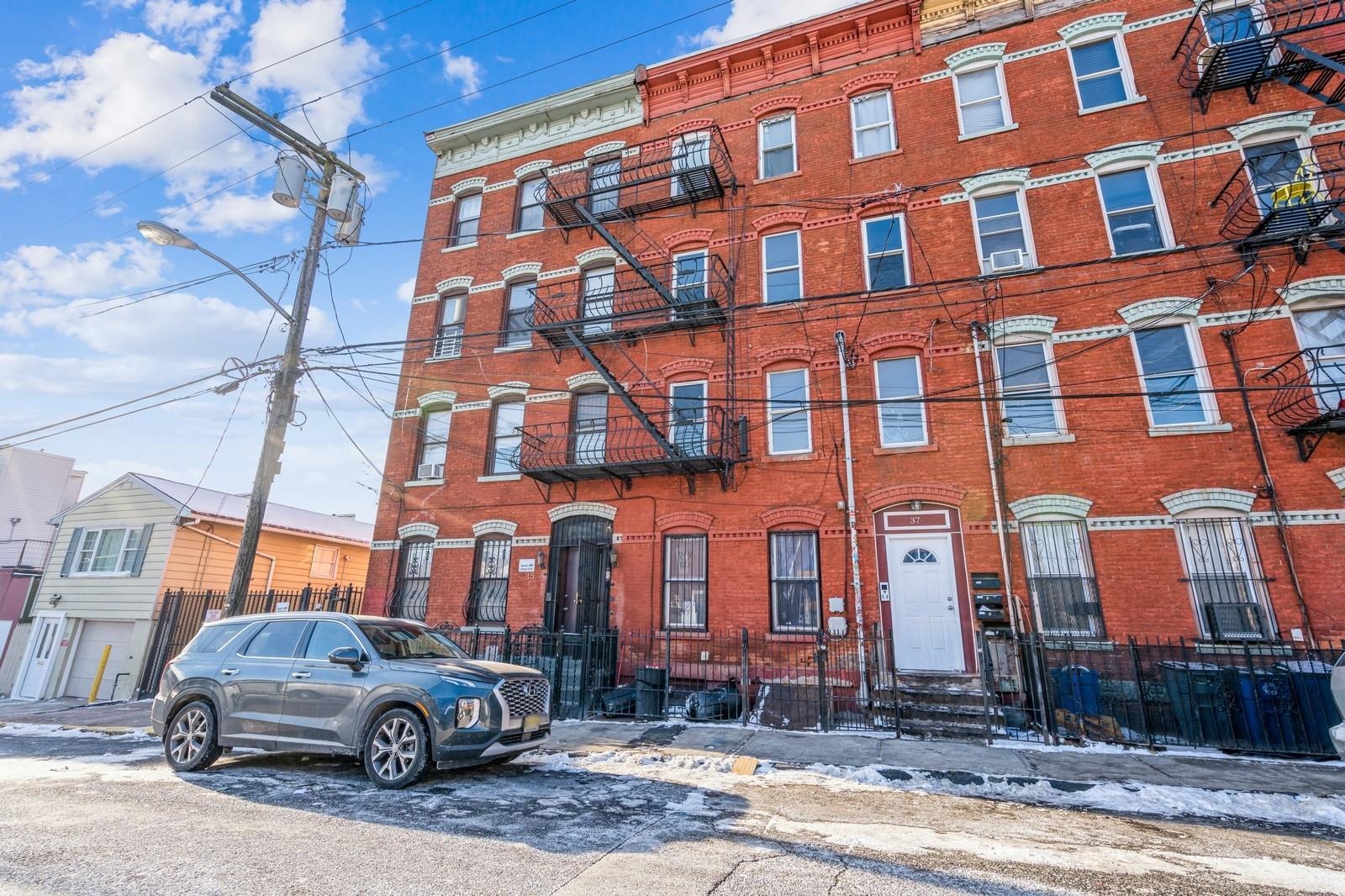 35 HARMON ST Unit: 4