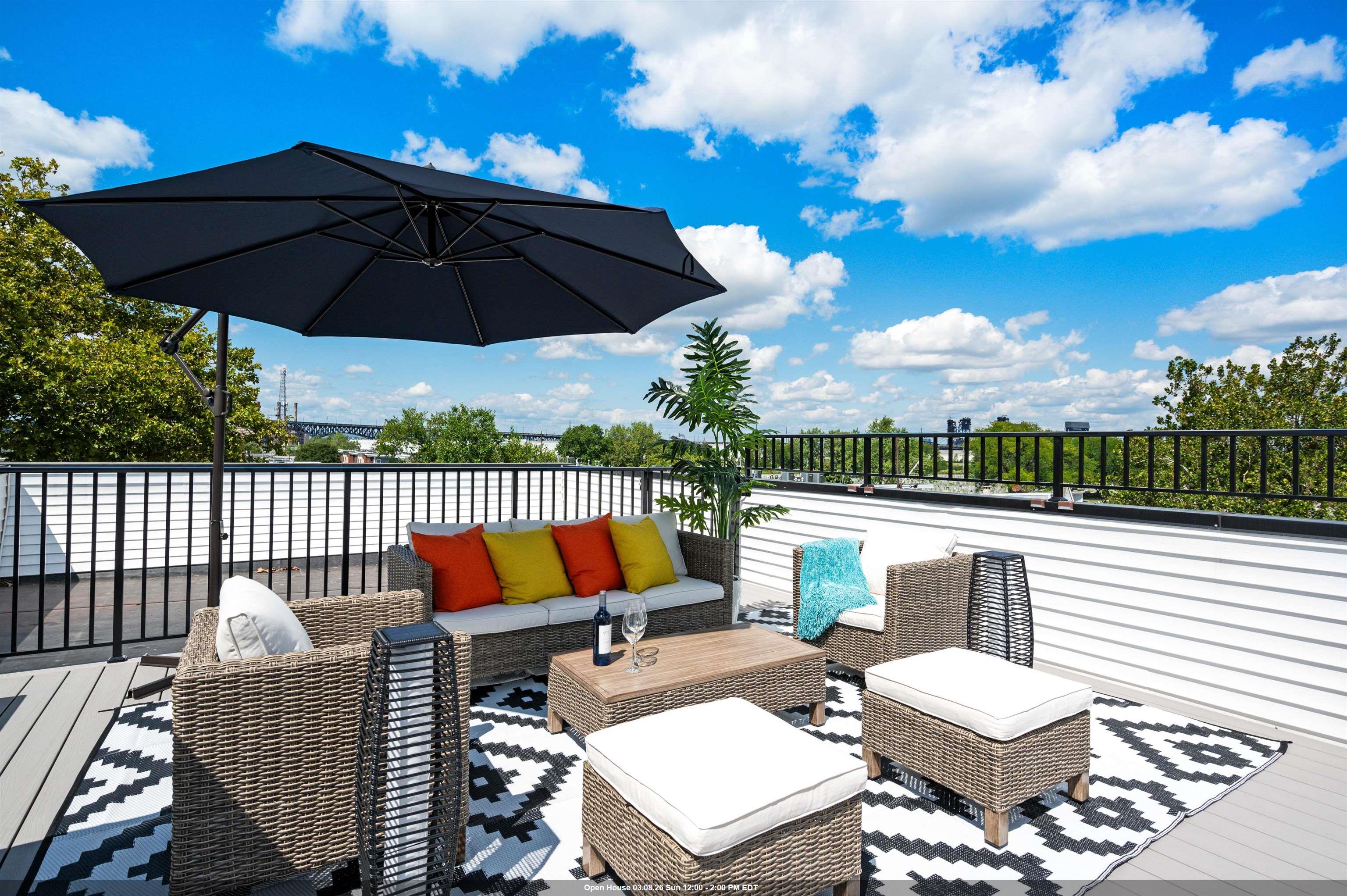 220 FREEMAN AVE Unit: 2