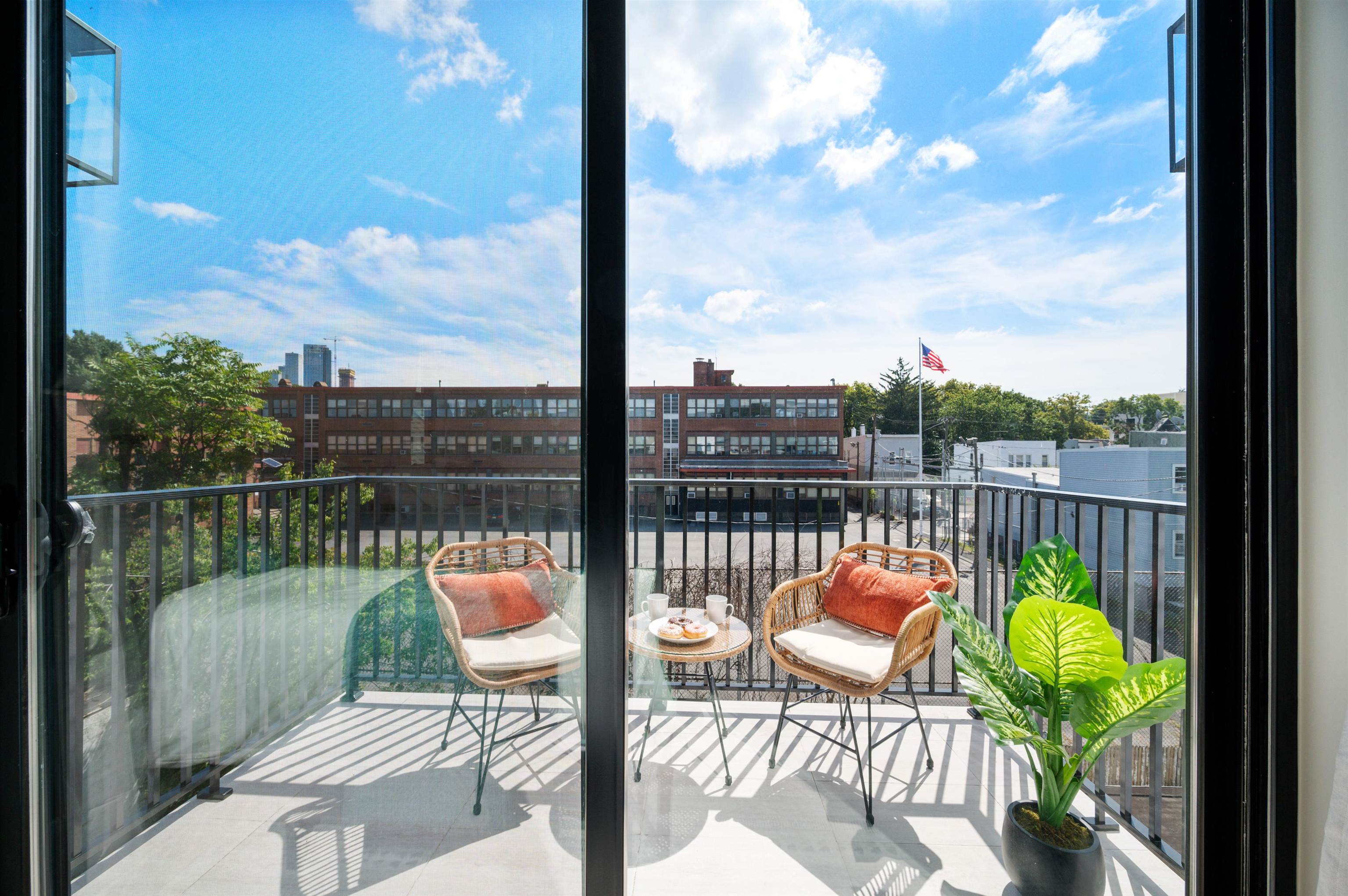 220 FREEMAN AVE Unit: 2