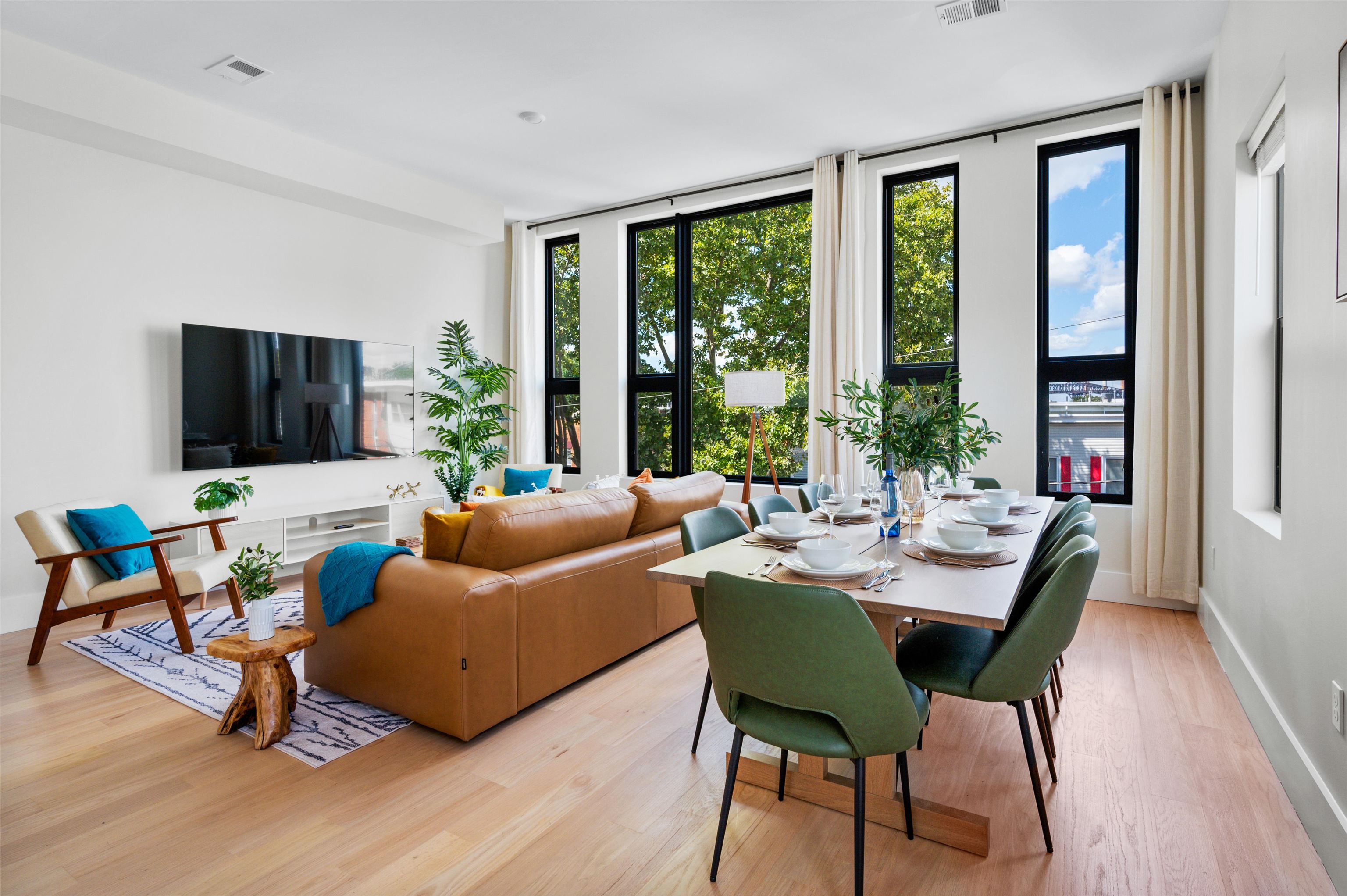 220 FREEMAN AVE Unit: 2