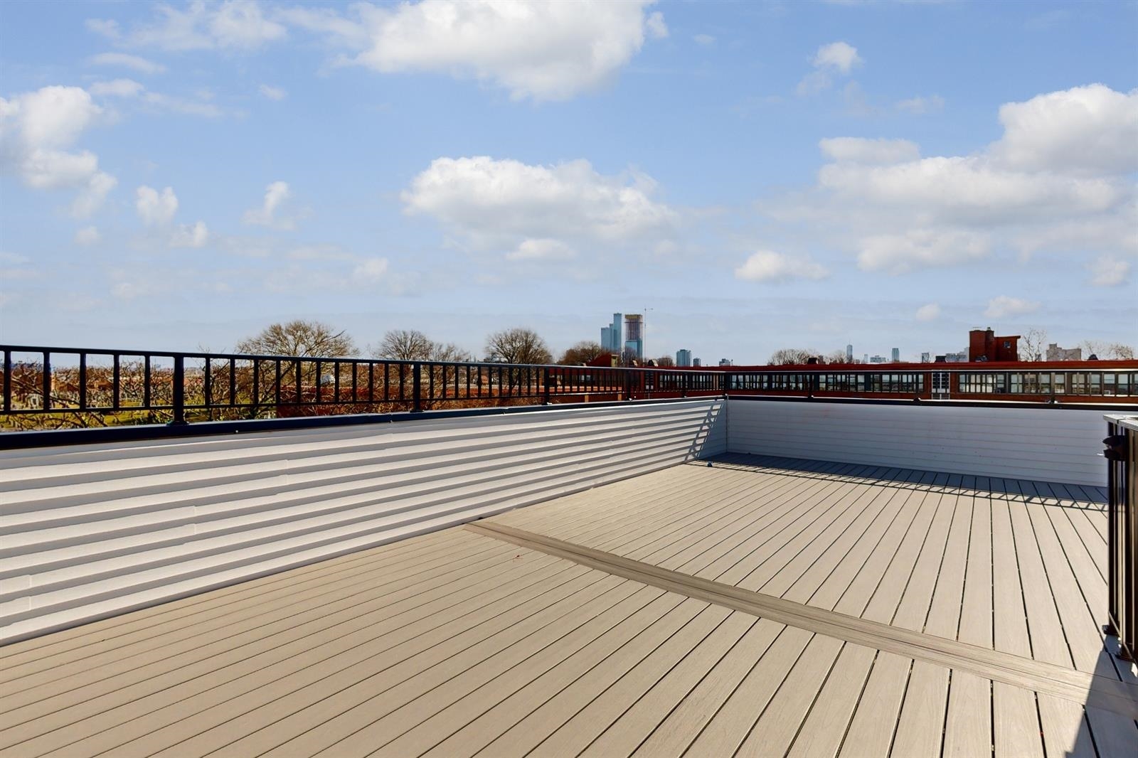 220 FREEMAN AVE Unit: 2