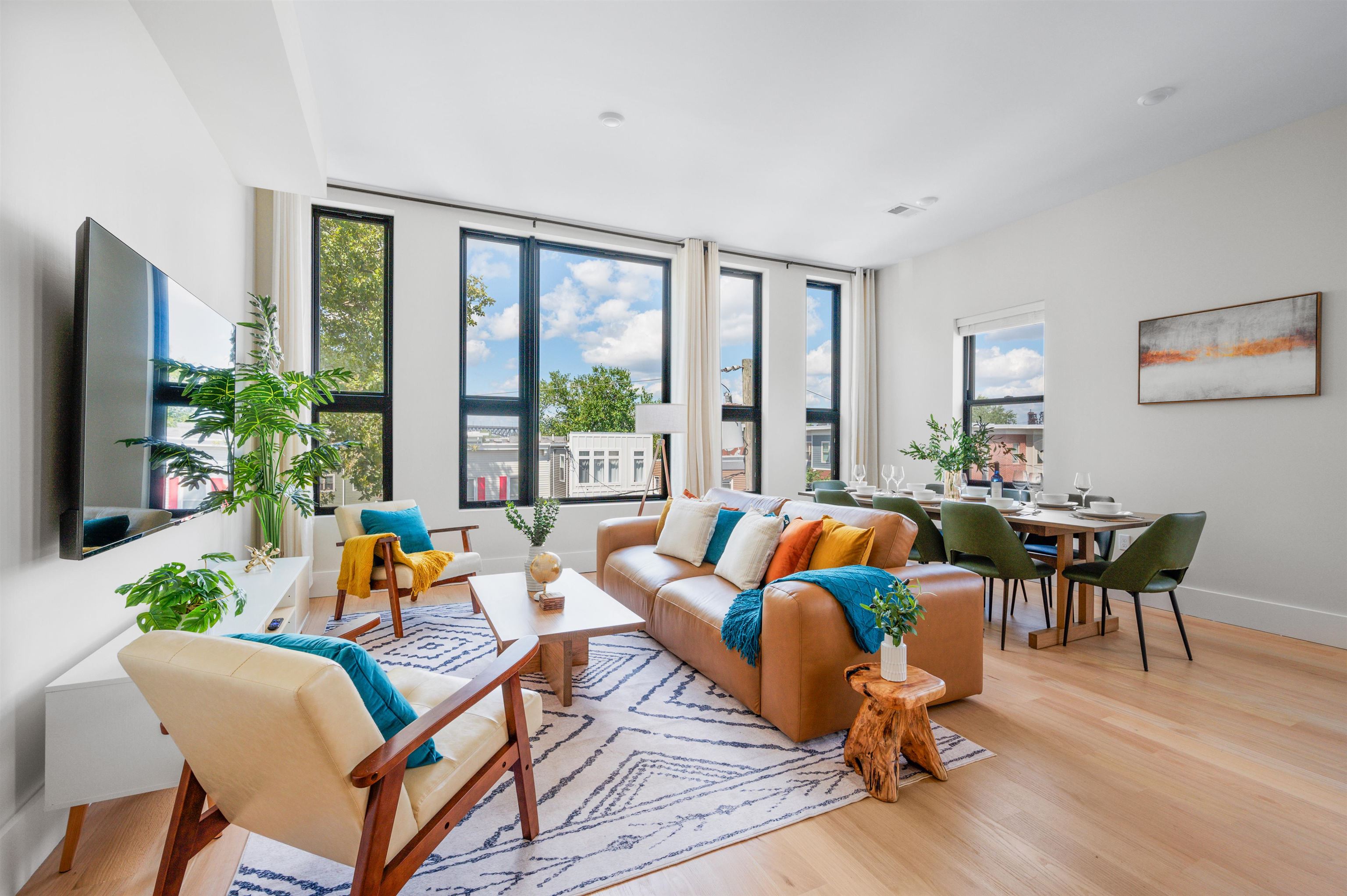 220 FREEMAN AVE Unit: 2