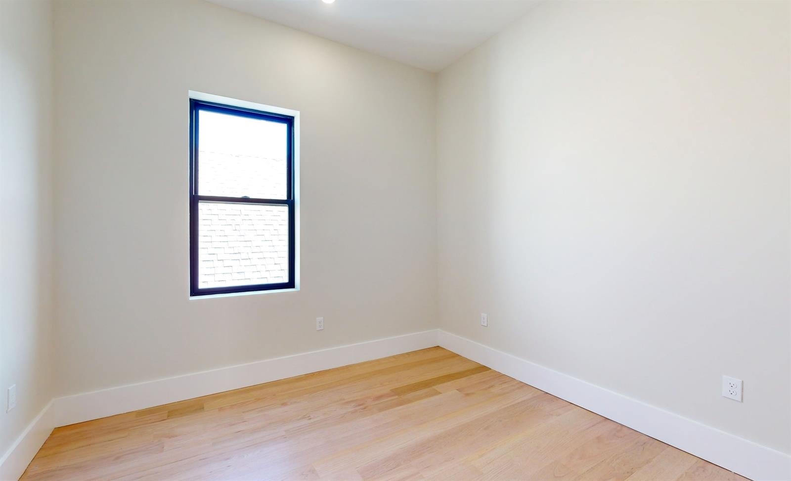 220 FREEMAN AVE Unit: 2