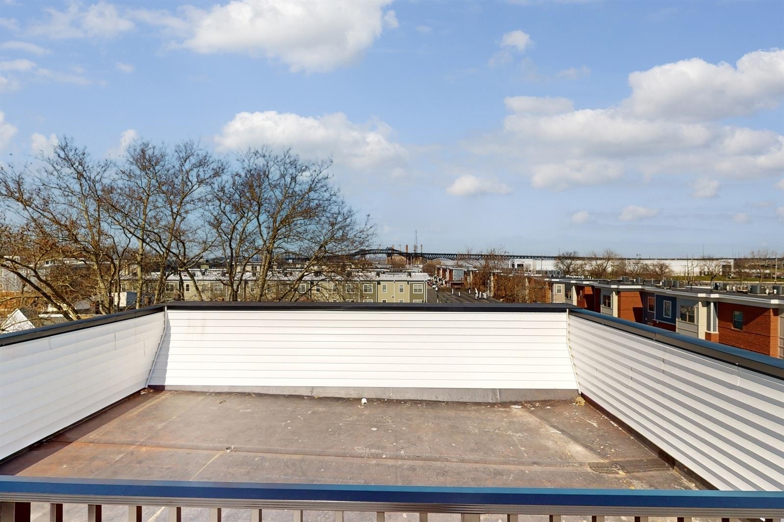 220 FREEMAN AVE Unit: 2