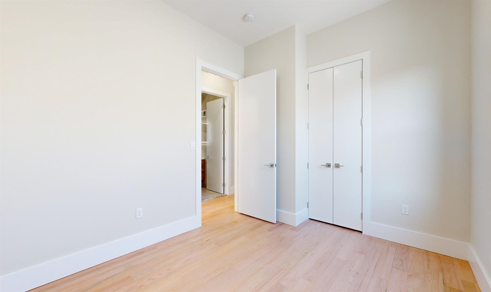 220 FREEMAN AVE Unit: 2