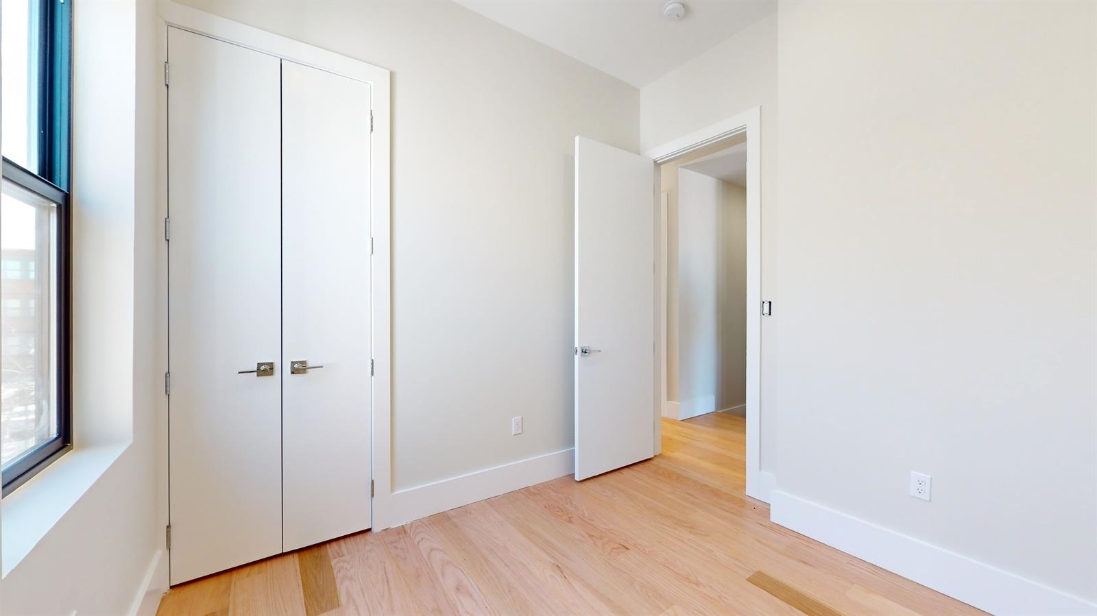 220 FREEMAN AVE Unit: 2