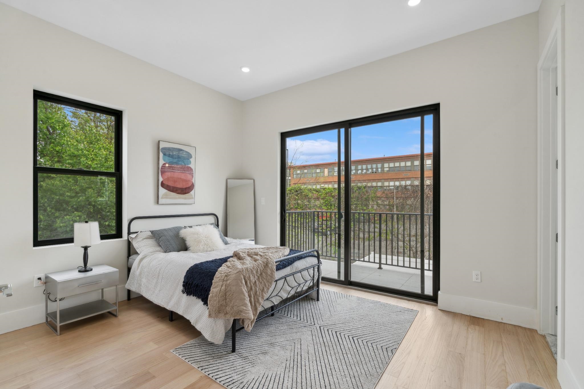 220 FREEMAN AVE Unit: 2