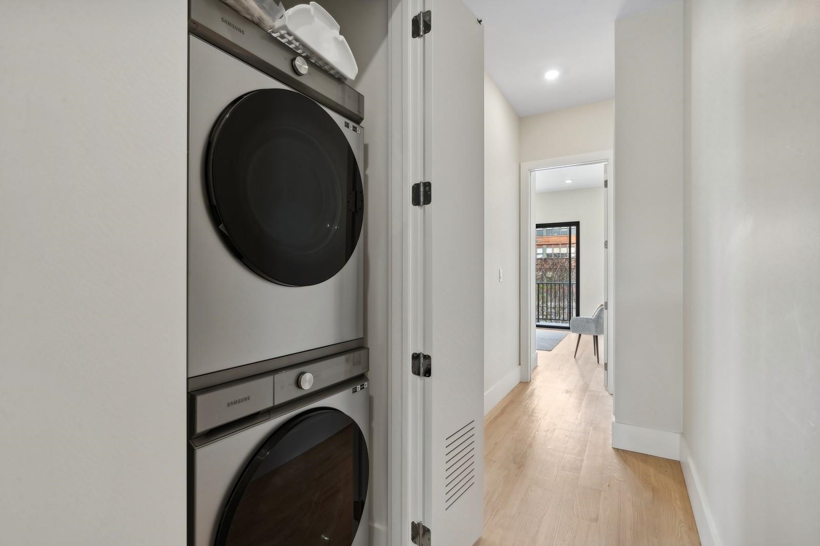 220 FREEMAN AVE Unit: 1