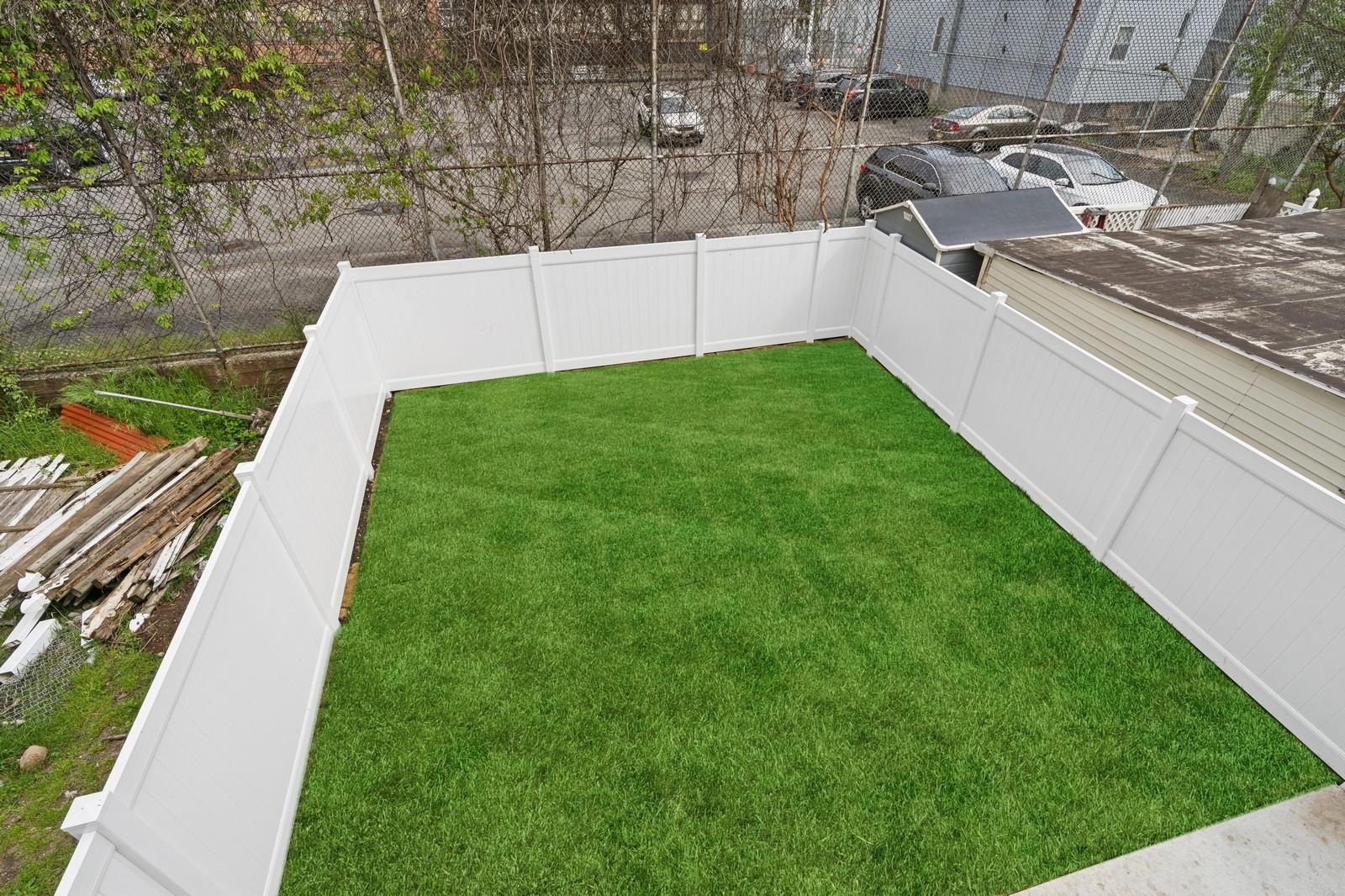 220 FREEMAN AVE Unit: 1