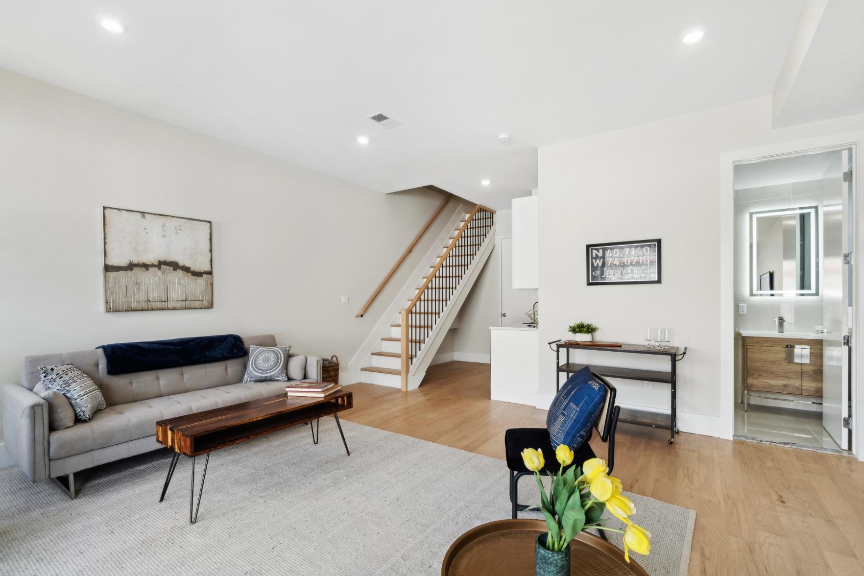 220 FREEMAN AVE