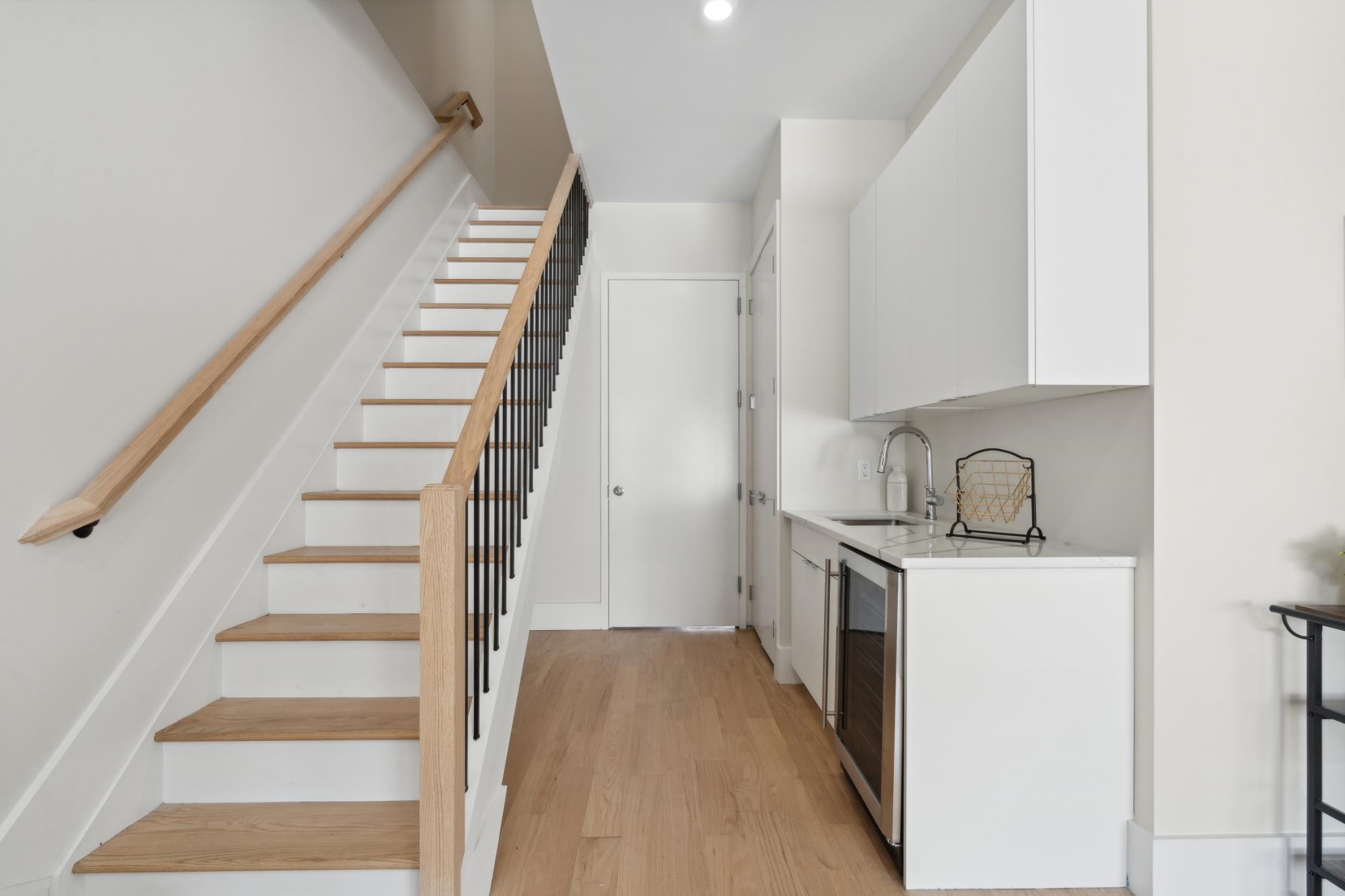 220 FREEMAN AVE