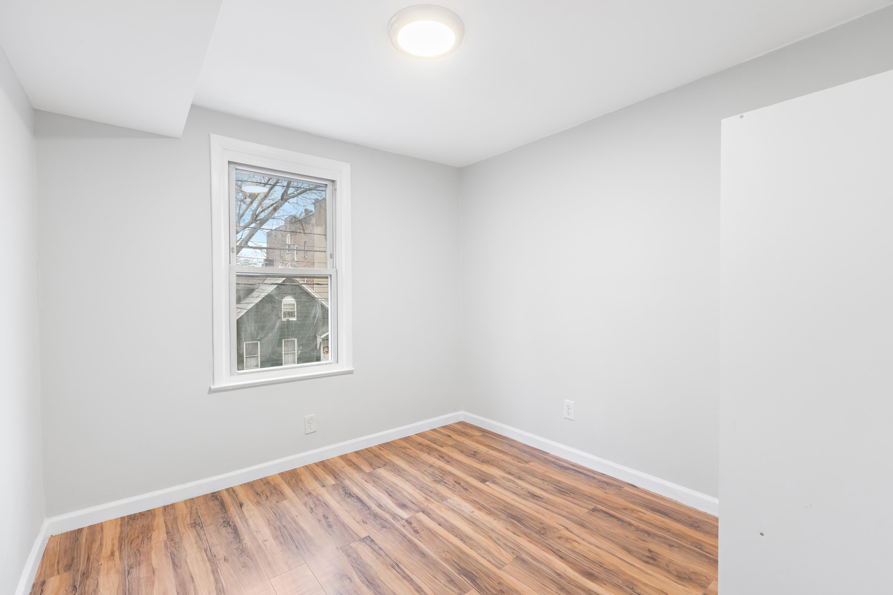 72 MCADOO AVE Unit: 2