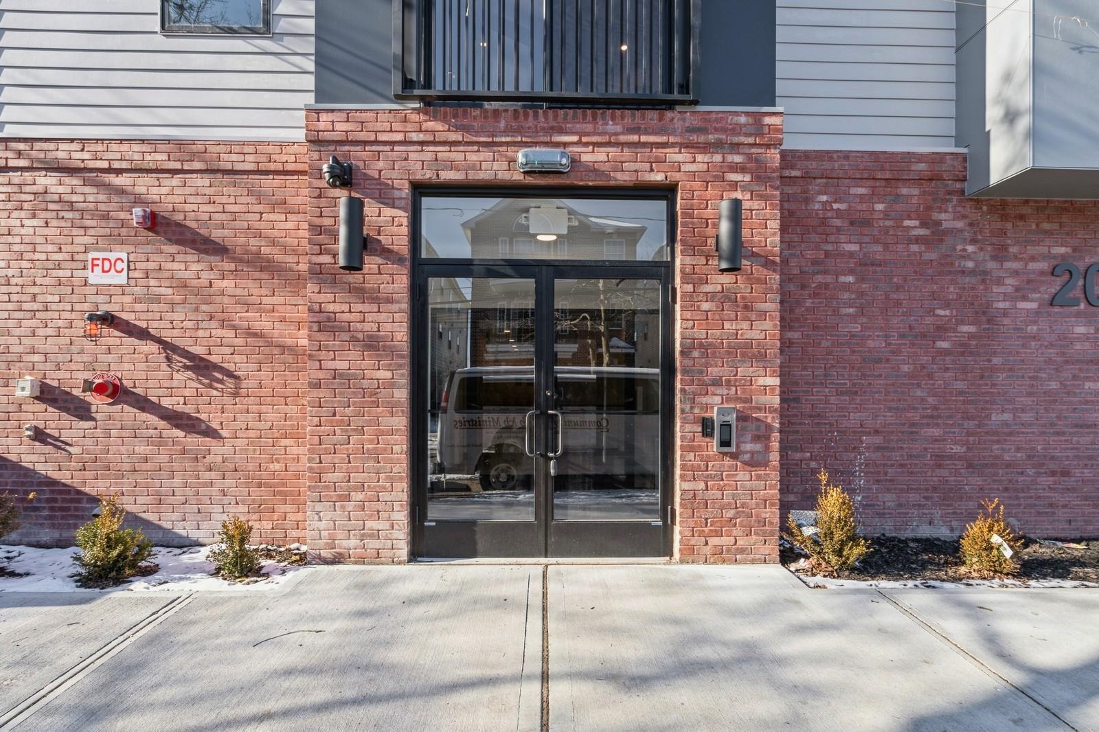 201-205 RANDOLPH AVE Unit: 105