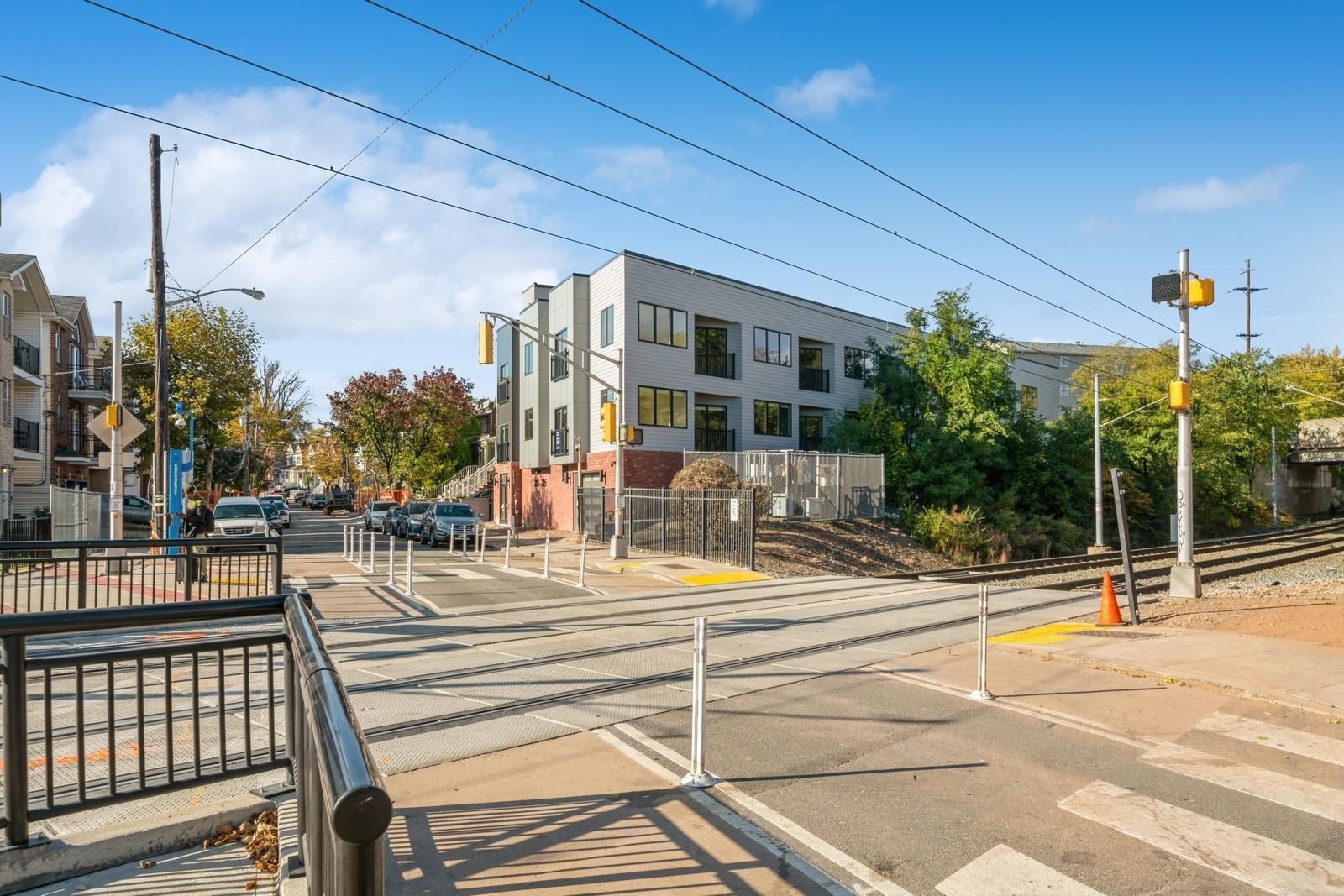 201-205 RANDOLPH AVE Unit: 105