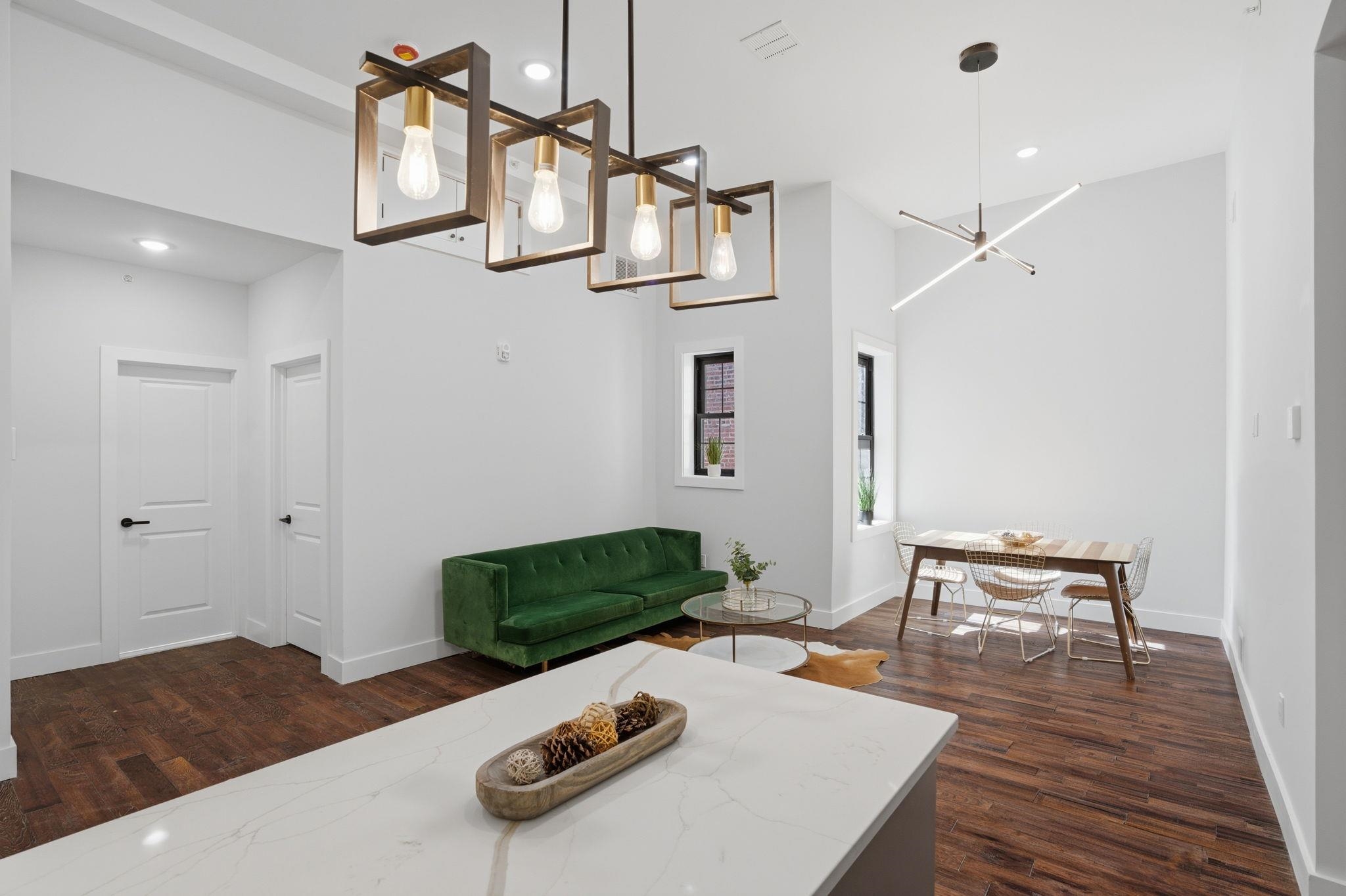 104 GLENWOOD AVE Unit: 302