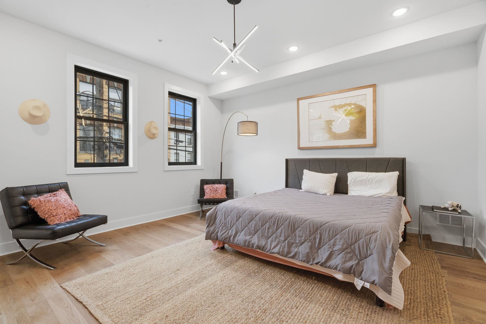 545 PALISADE AVE Unit: 2