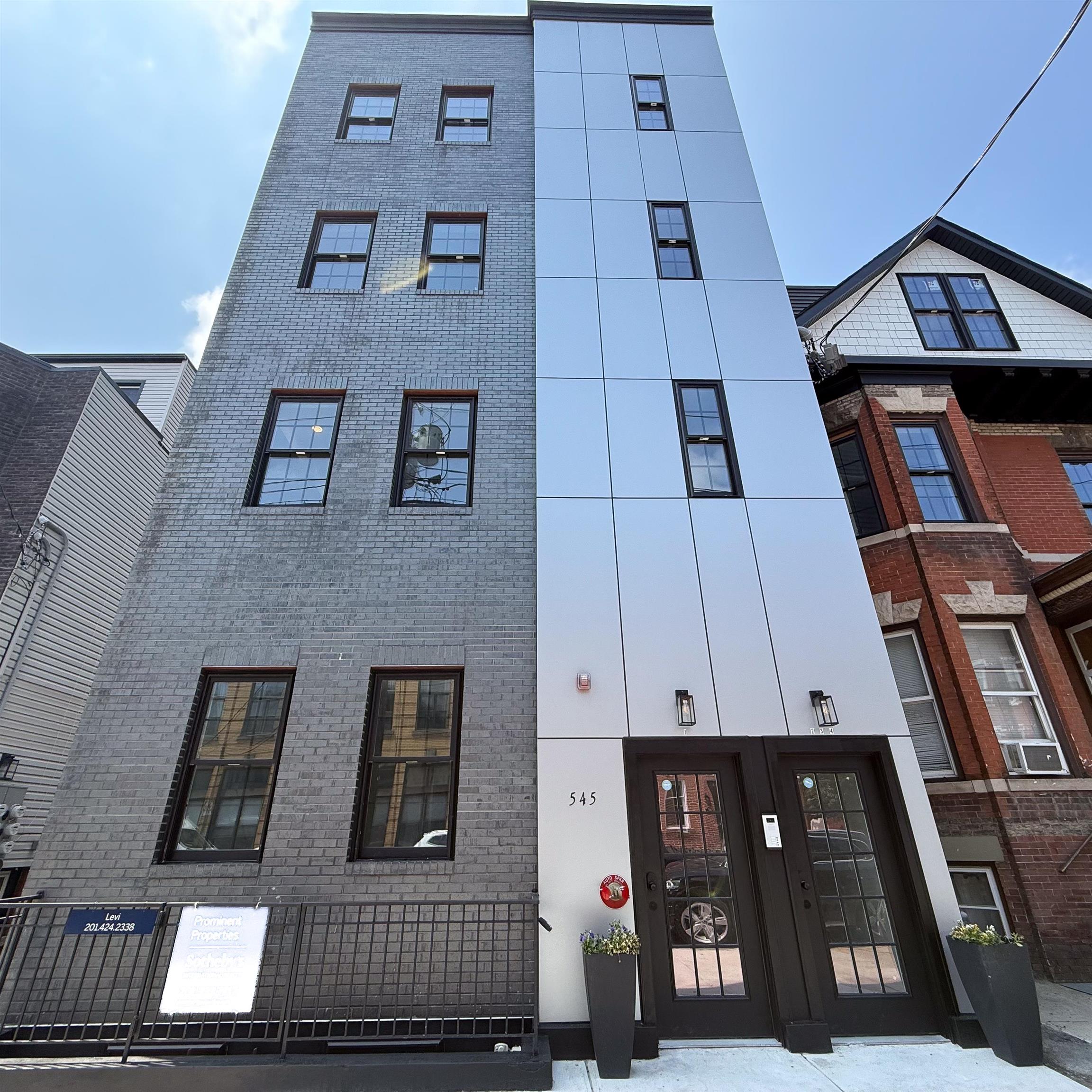 545 PALISADE AVE Unit: 1A