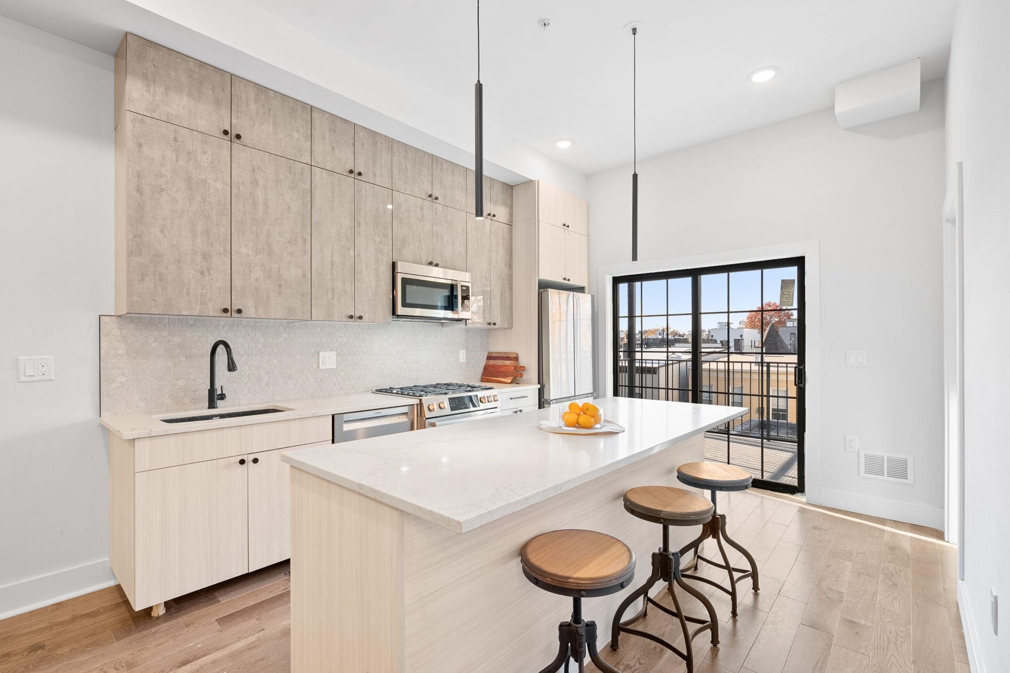 545 PALISADE AVE Unit: 2A