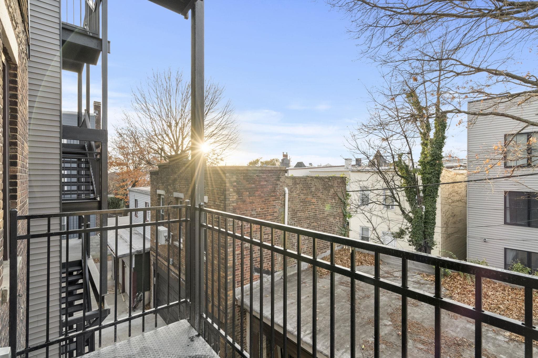547 PALISADE AVE Unit: 2