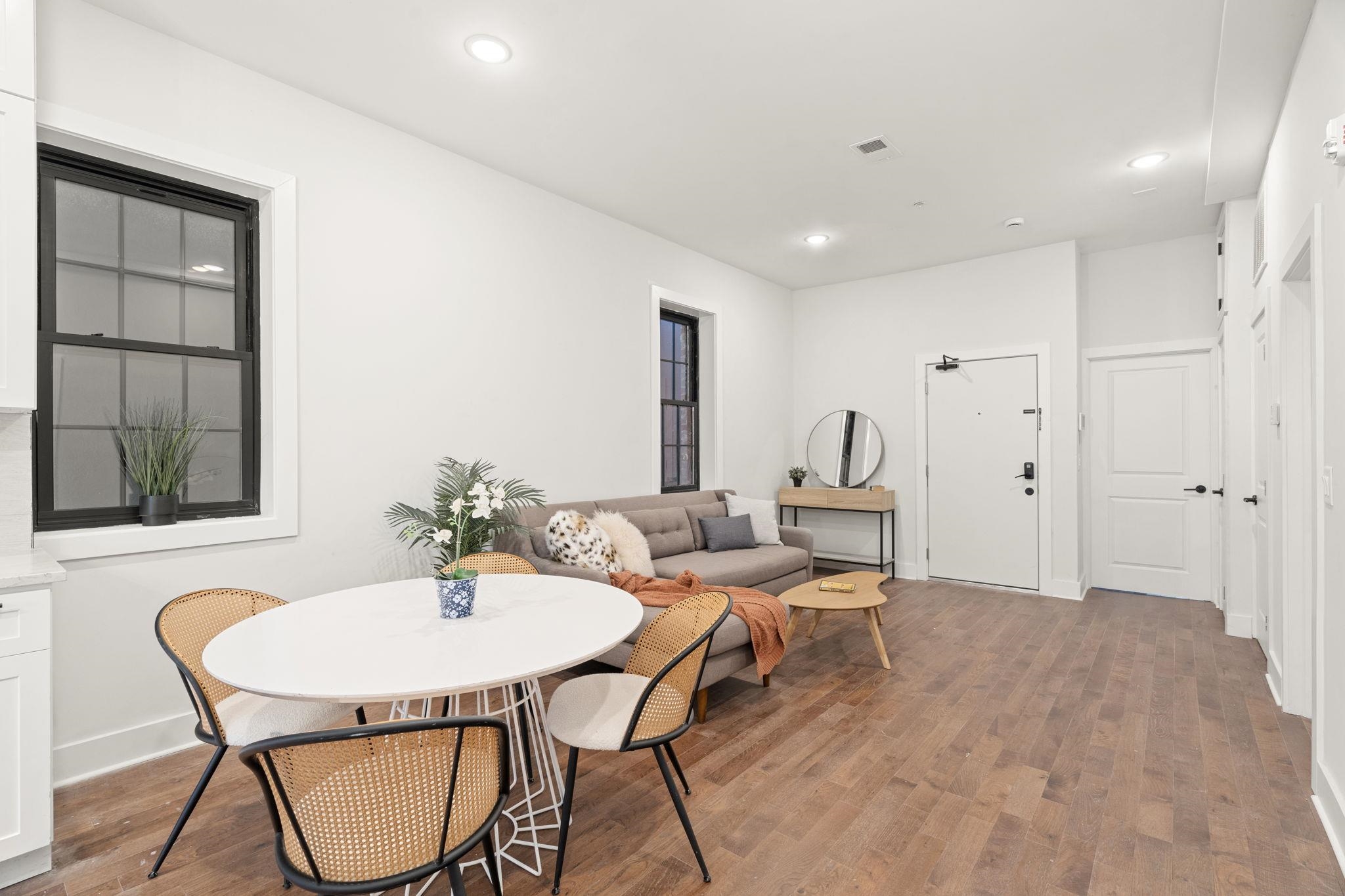 547 PALISADE AVE Unit: 2