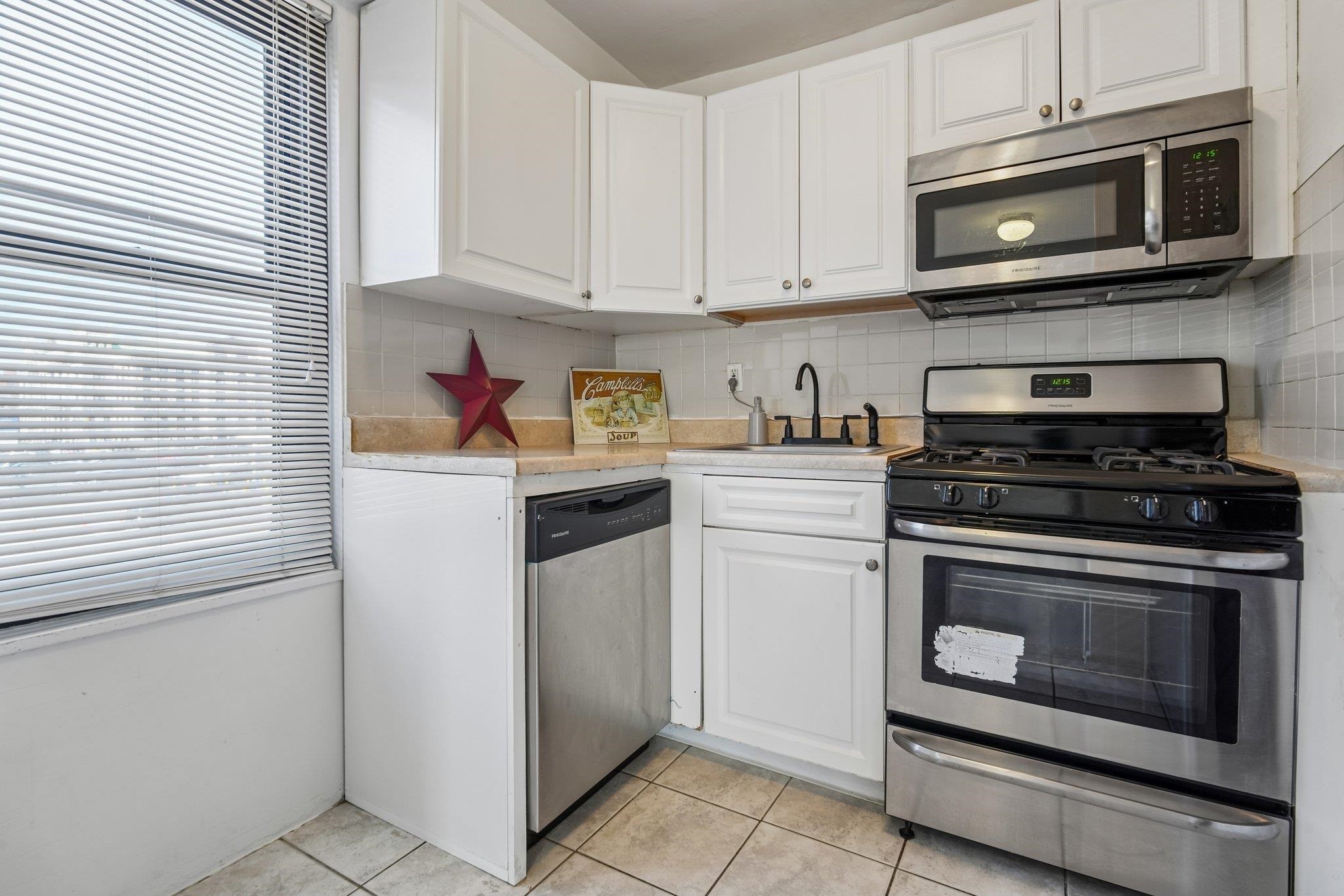 135 MONTGOMERY ST Unit: 2